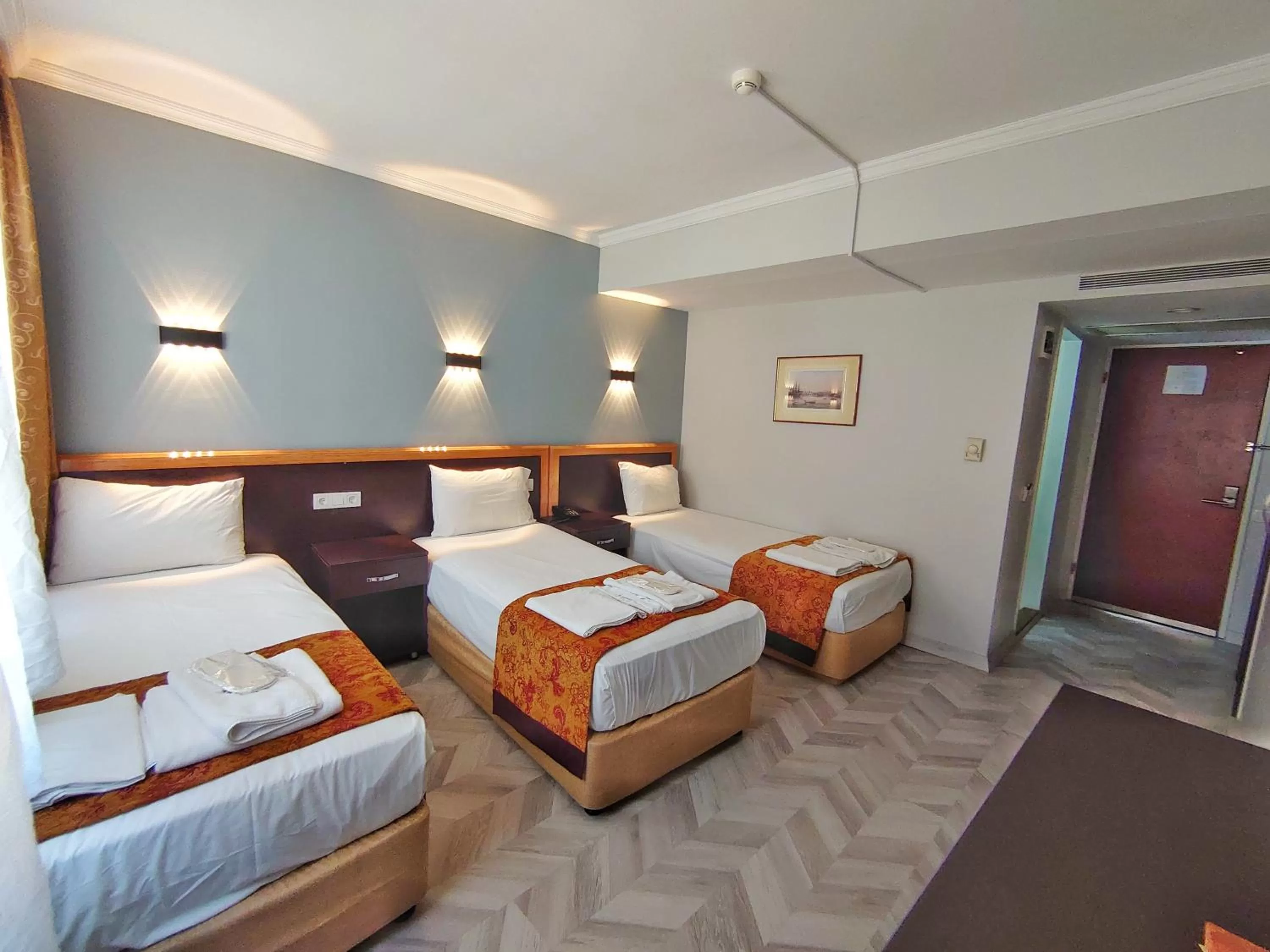 Bedroom, Bed in Orient Mintur Hotel