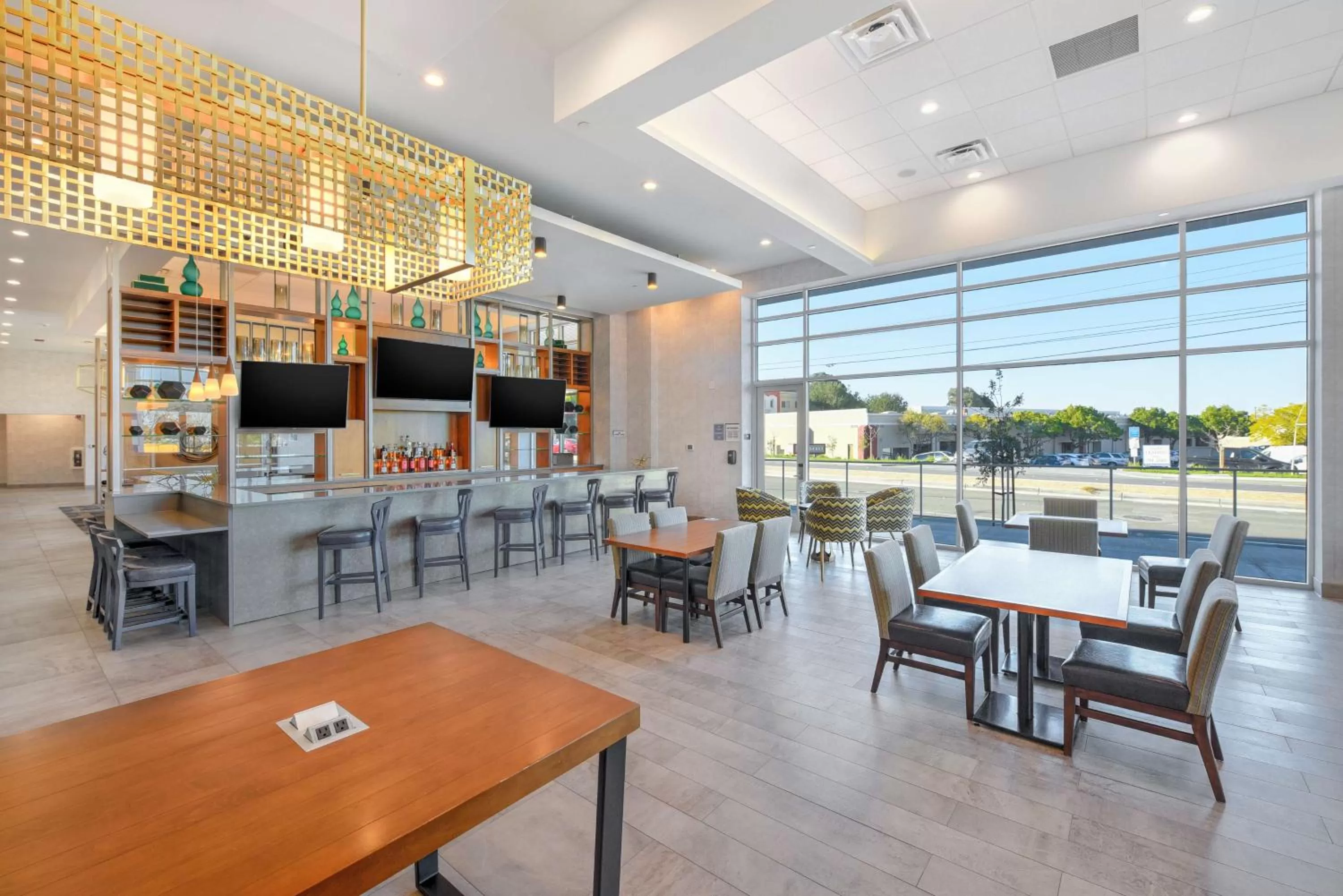 Lounge or bar in Hilton Garden Inn Fremont Milpitas