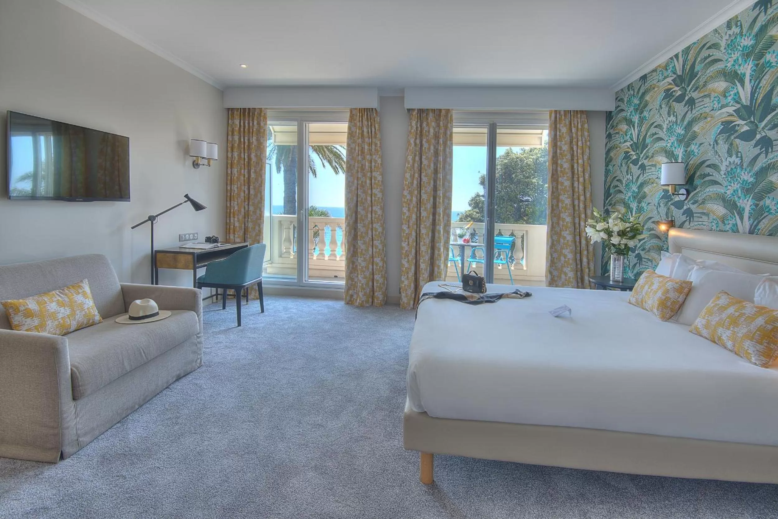 Balcony/Terrace, Bed in Mercure Nice Marché Aux Fleurs