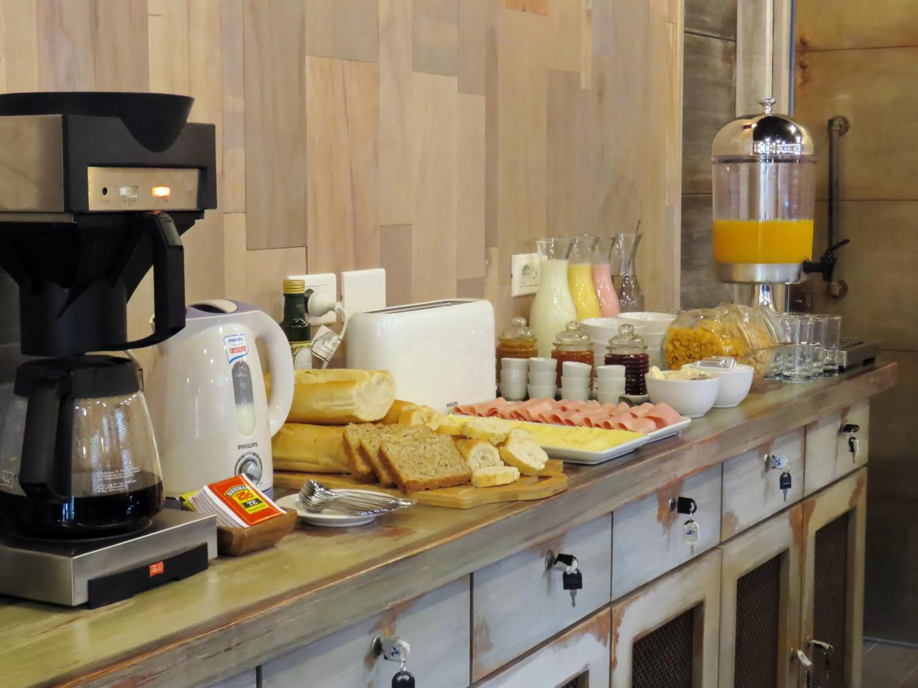 Restaurant/places to eat in Smart Hotel Montevideo