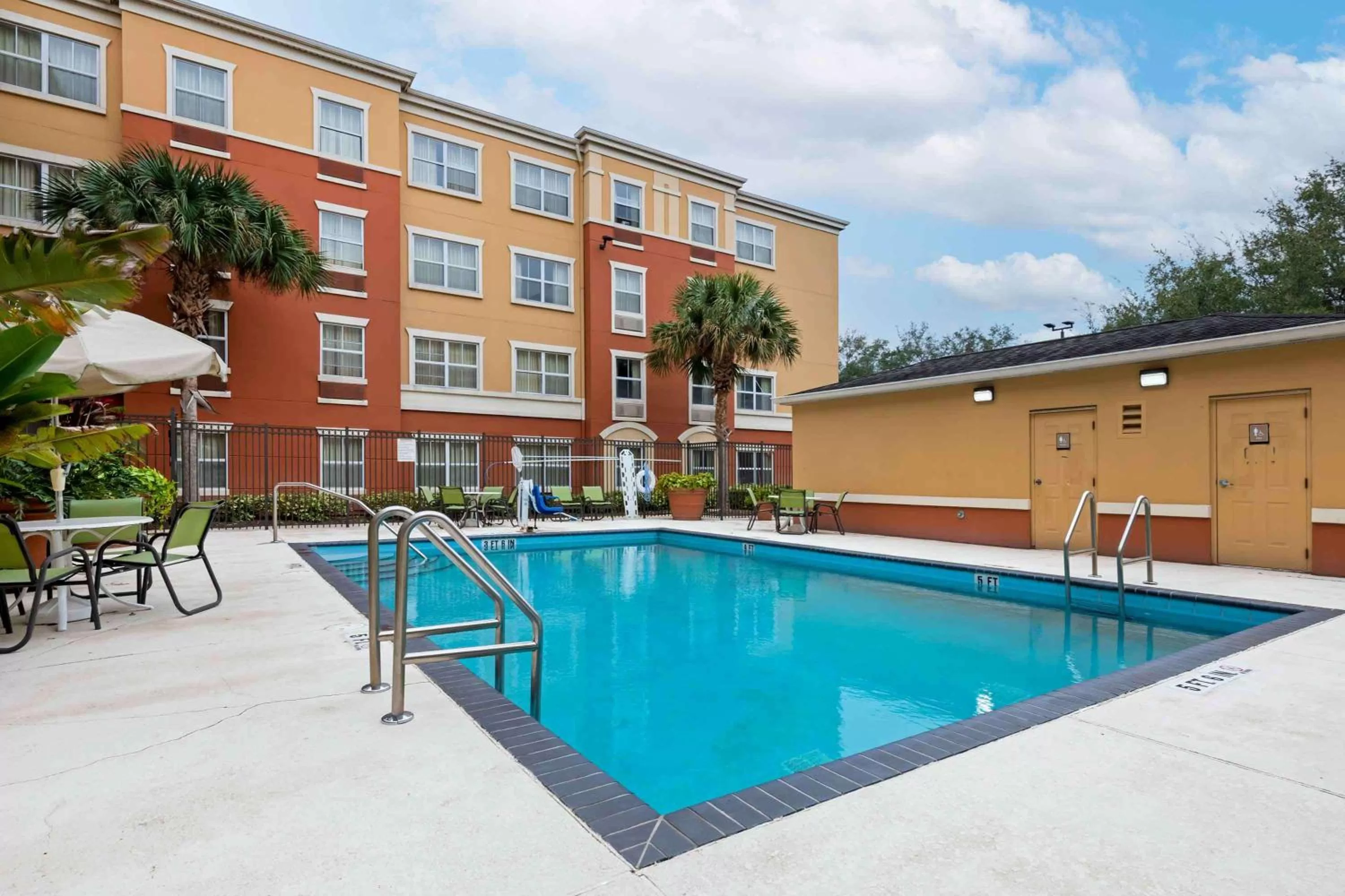 Pool view in Extended Stay America Suites - Orlando - Convention Center - 6443 Westwood