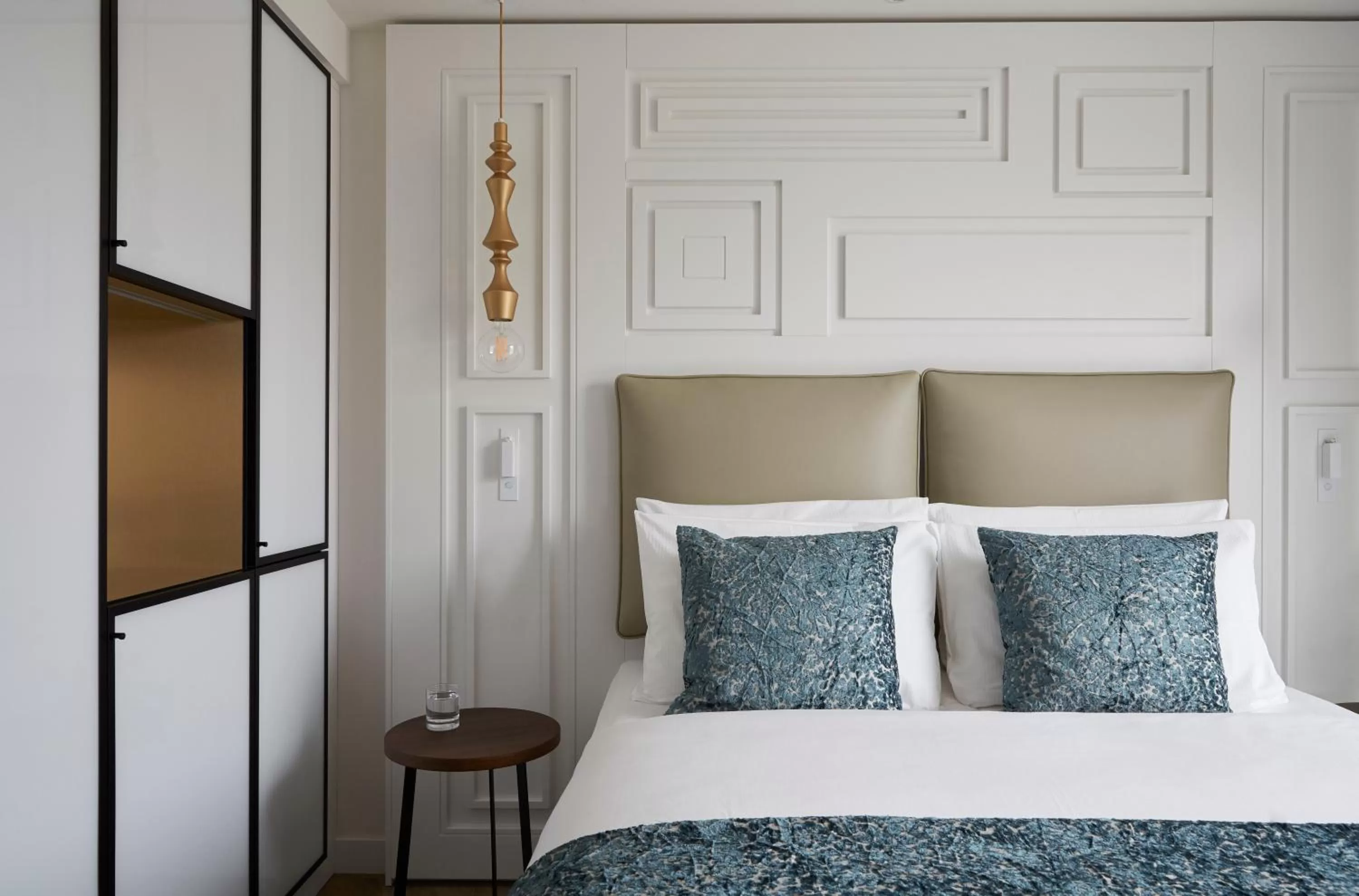 Bed in Hotel Indigo Dresden - Wettiner Platz by IHG