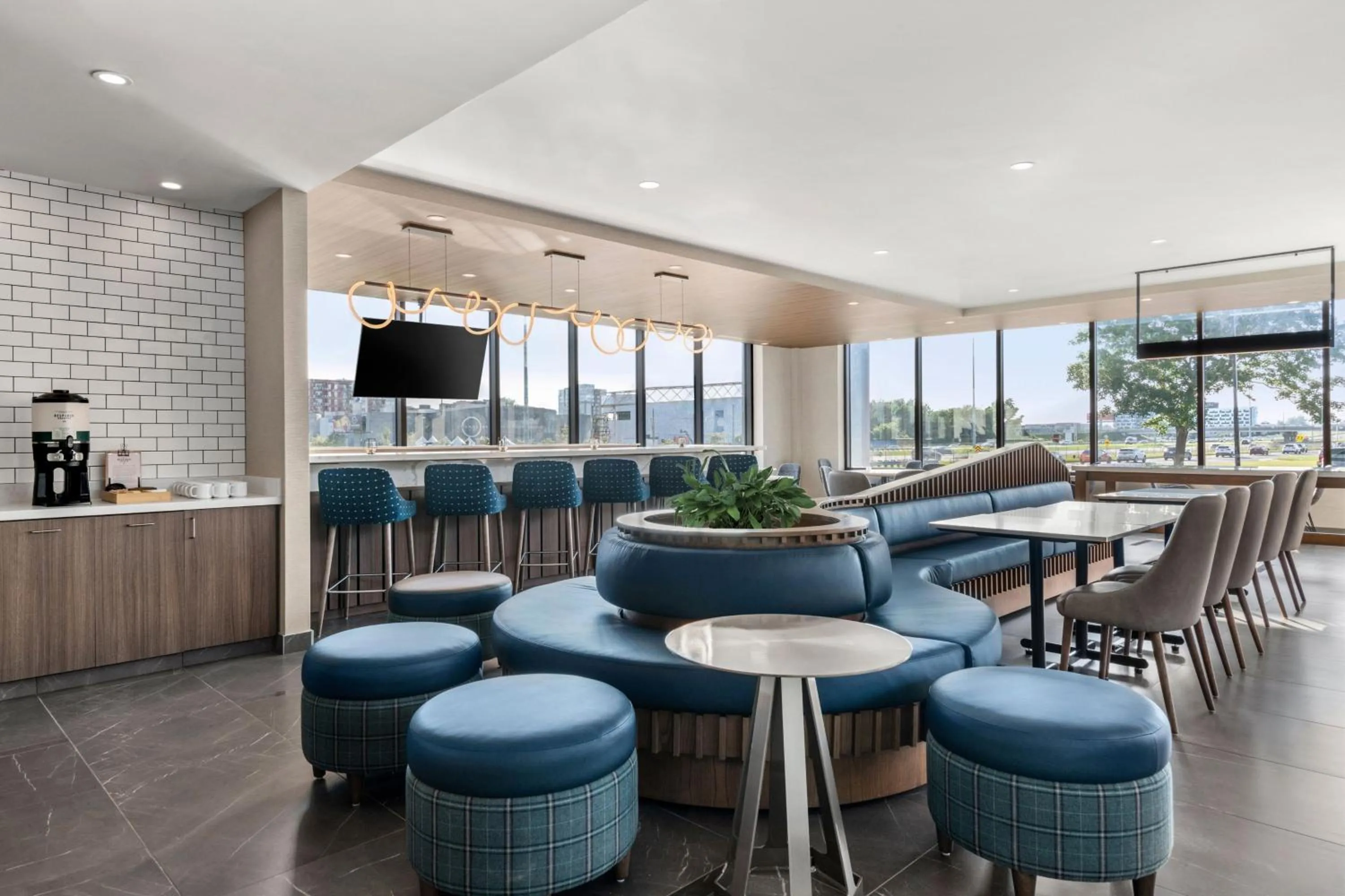 Restaurant/places to eat in Residence Inn by Marriott Laval