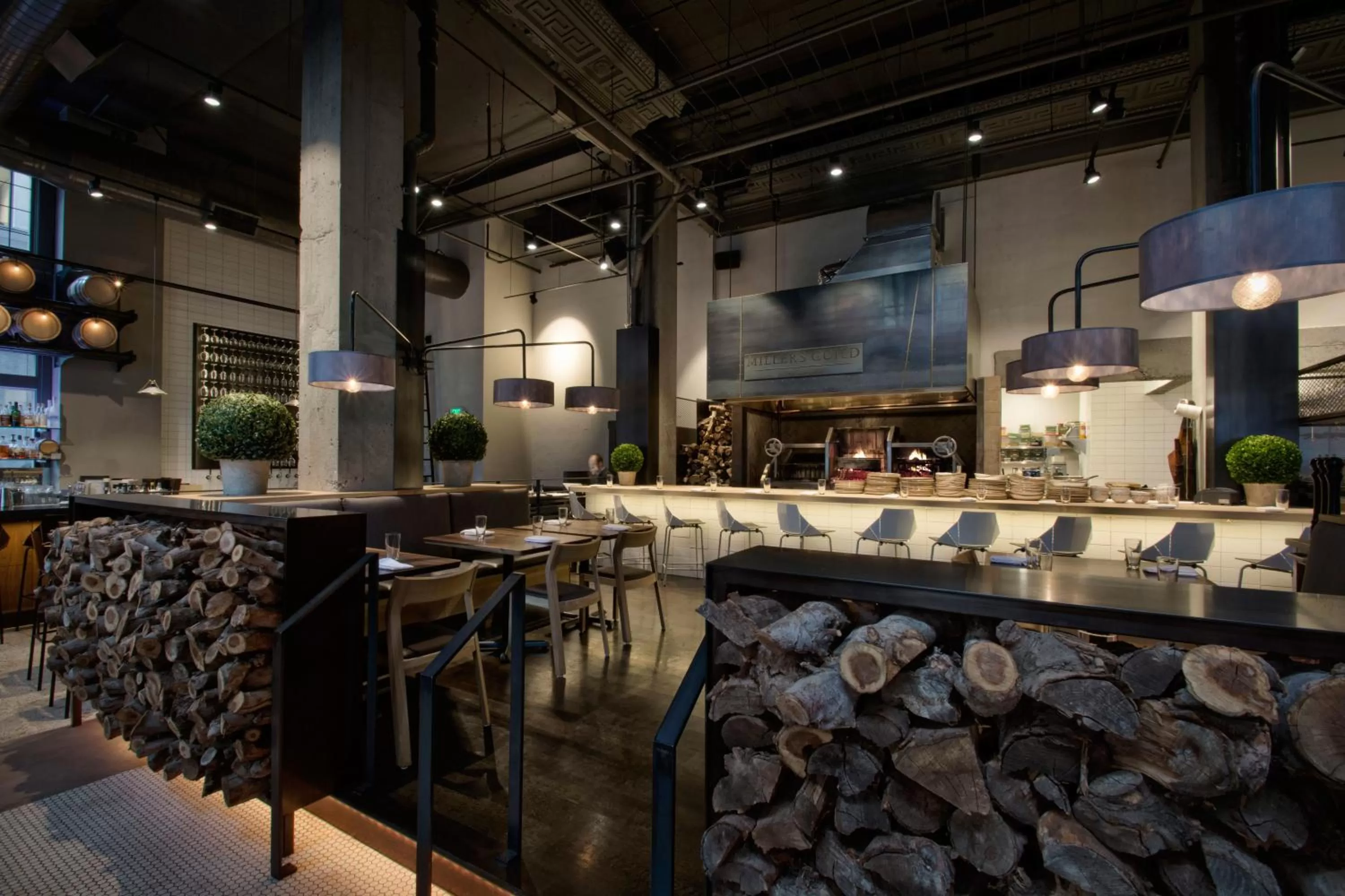 Restaurant/places to eat in Hotel Max