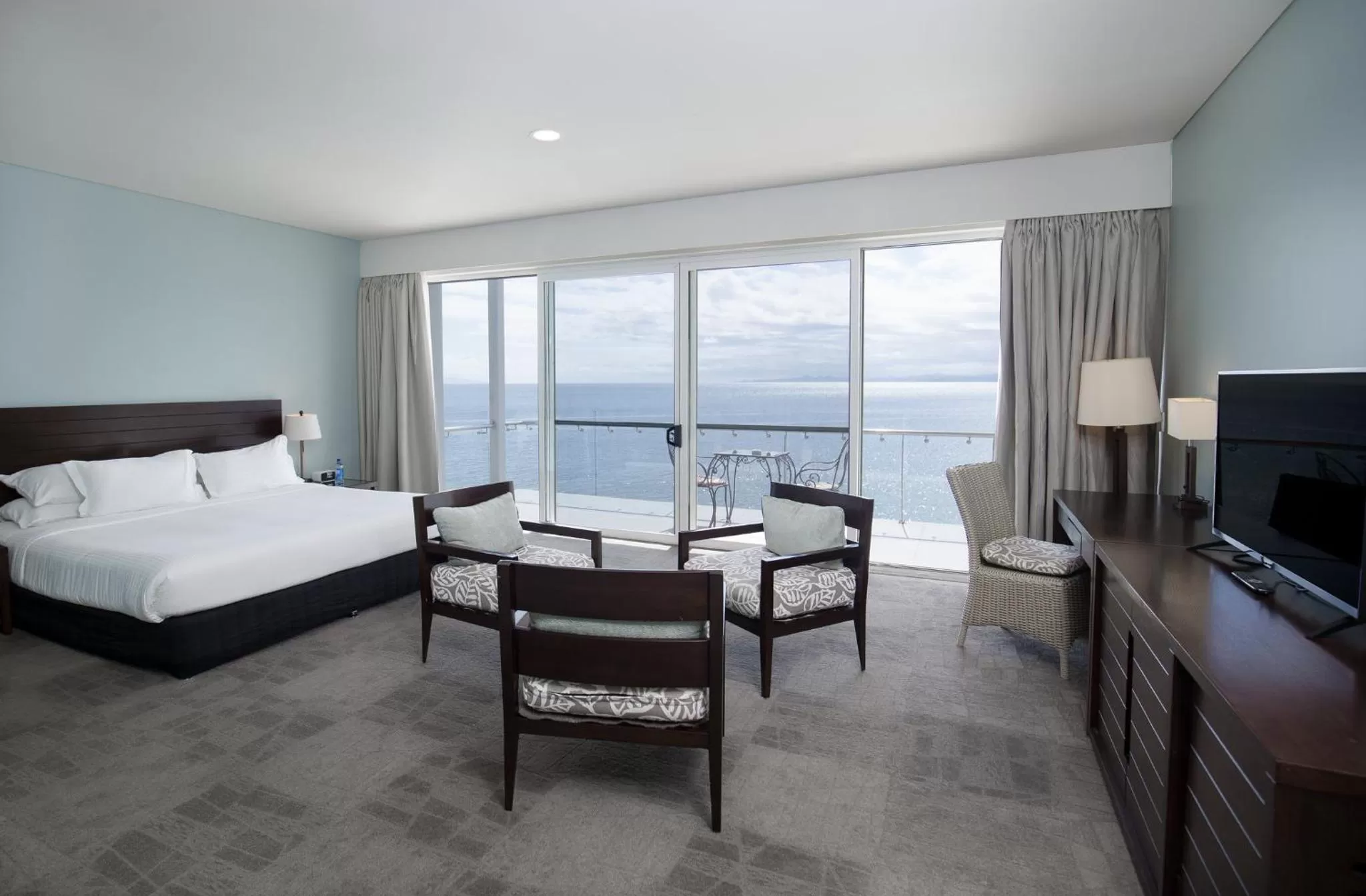 Photo of the whole room, Bed in Grand Pacific Hotel