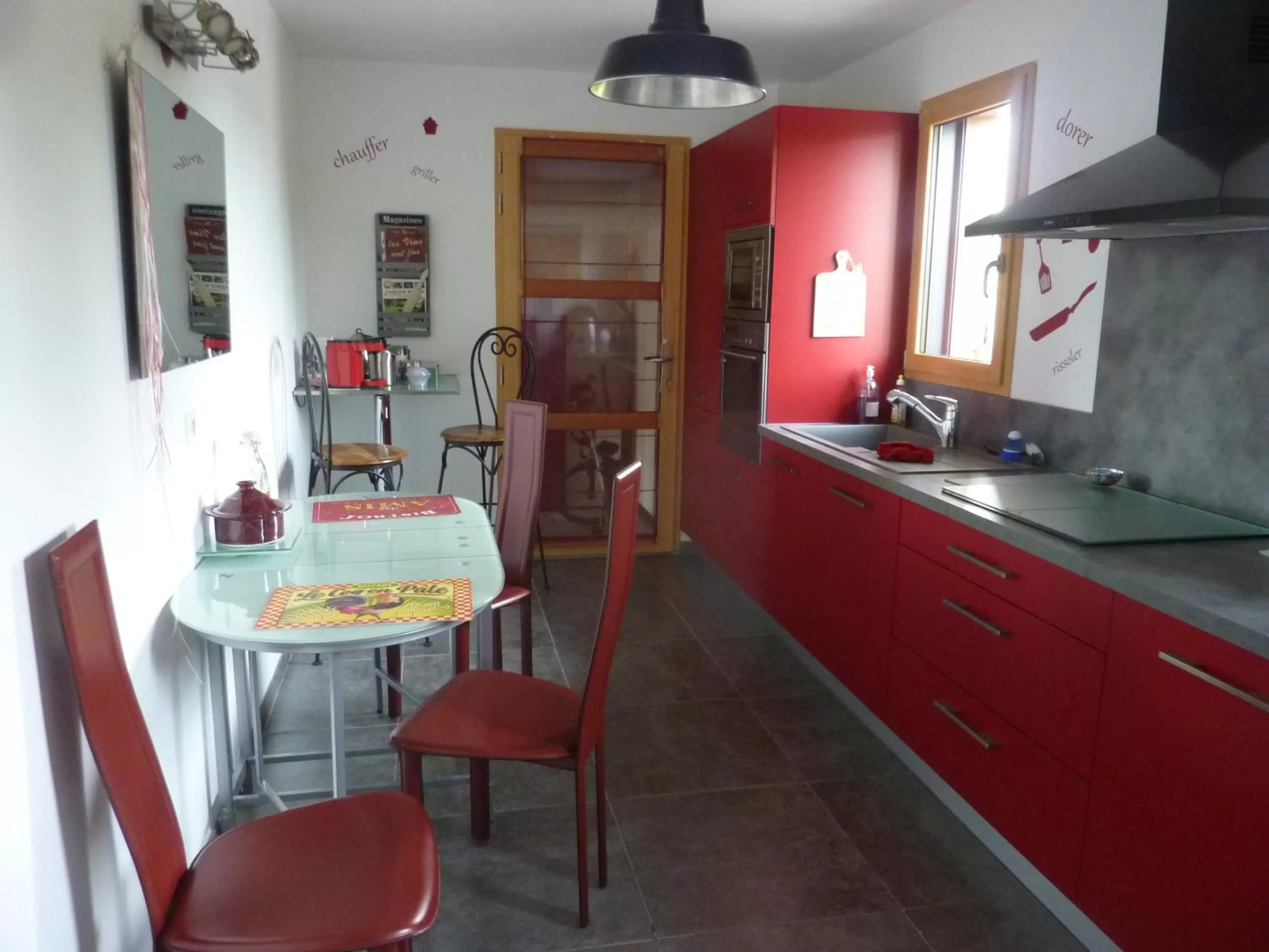 Kitchen or kitchenette in Les Chambres D'oriane