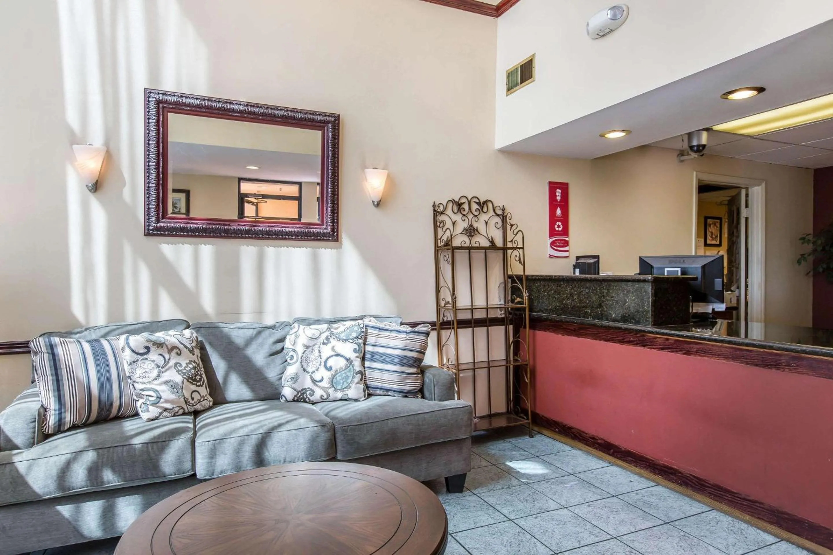 Lobby or reception in Econo Lodge Inn & Suites Riverside - Corona