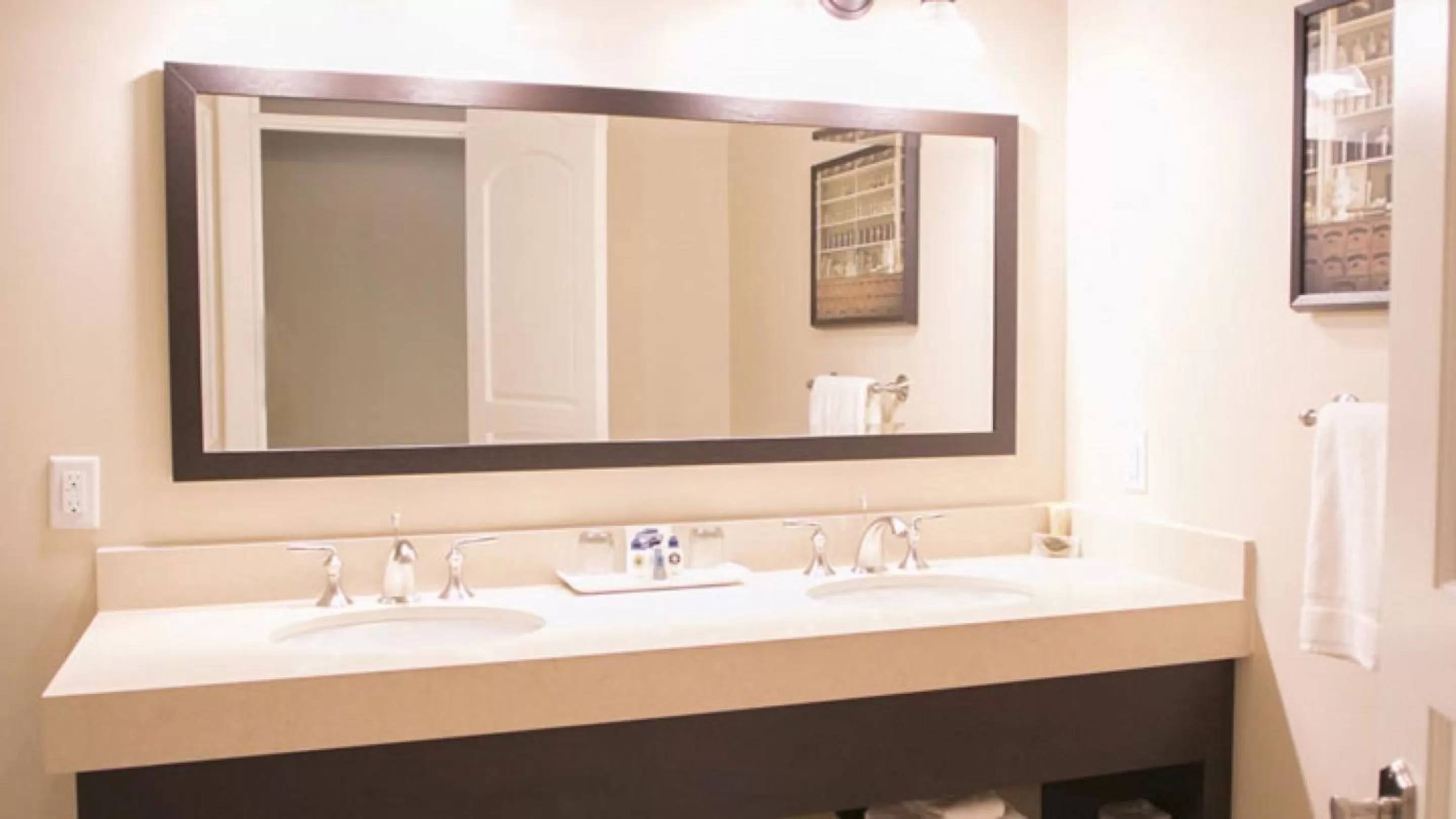 Bathroom in 124 on Queen Hotel & Spa