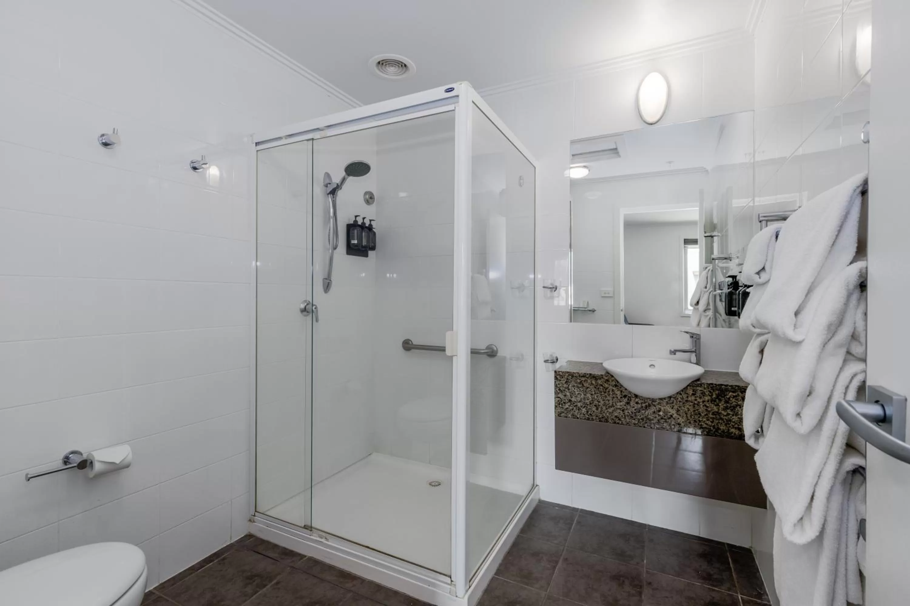 Shower in Alto Hotel On Bourke