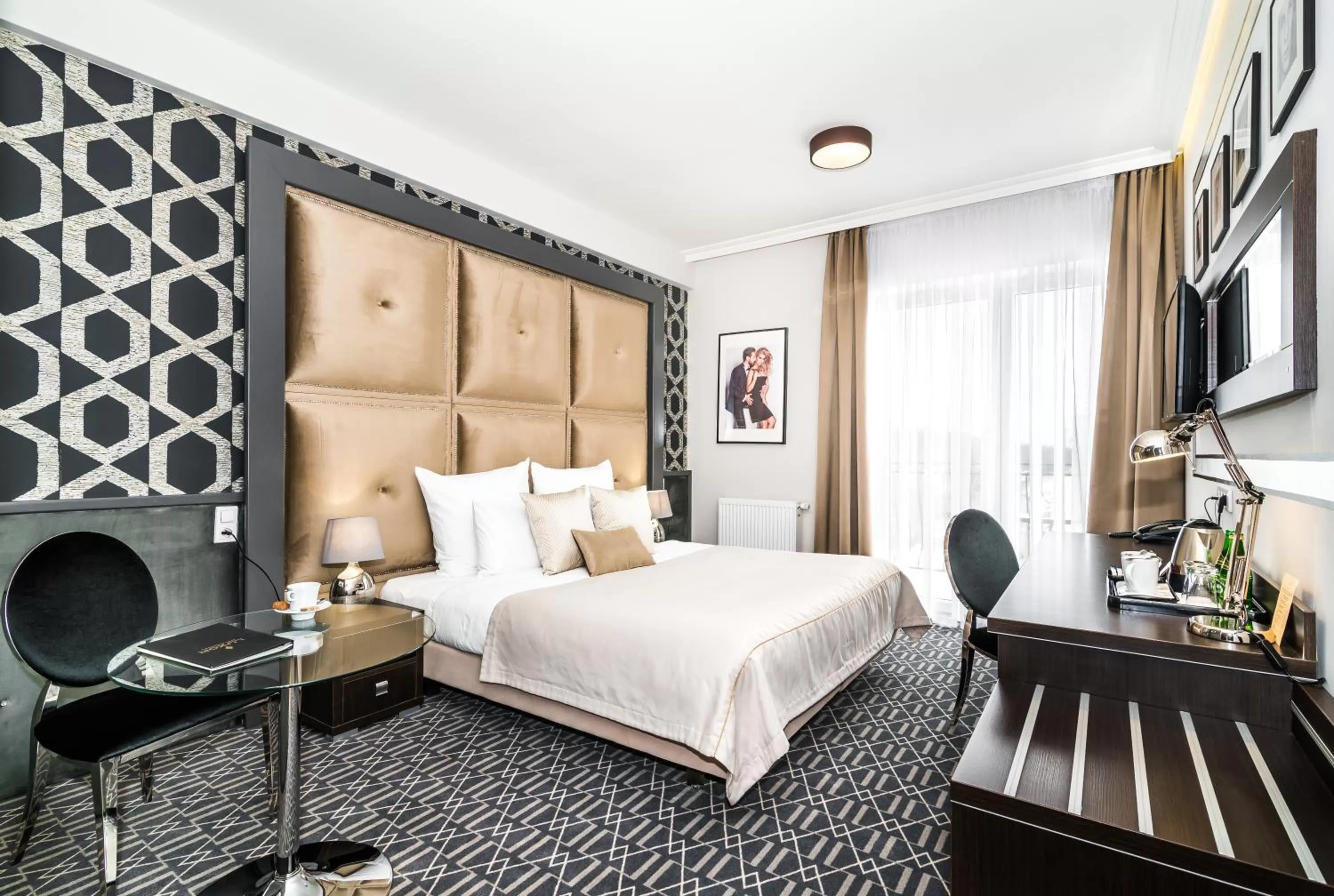 Photo of the whole room, Bed in Hotel Luxor