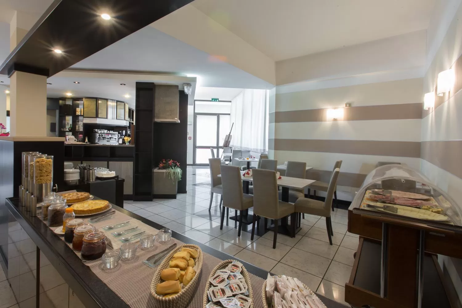 Lounge or bar in Airport Hotel Malpensa