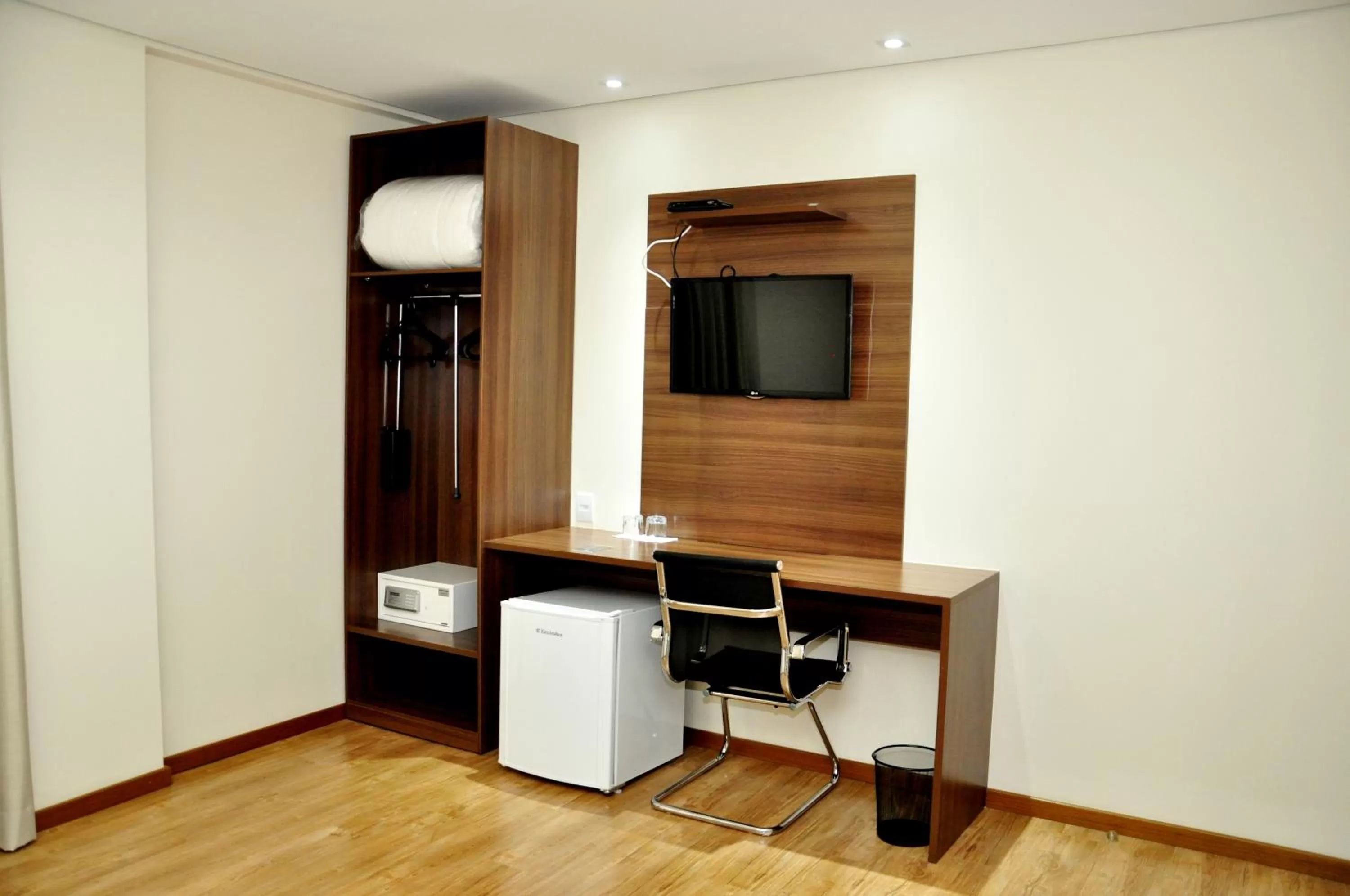 TV and multimedia in Hotel Mohave