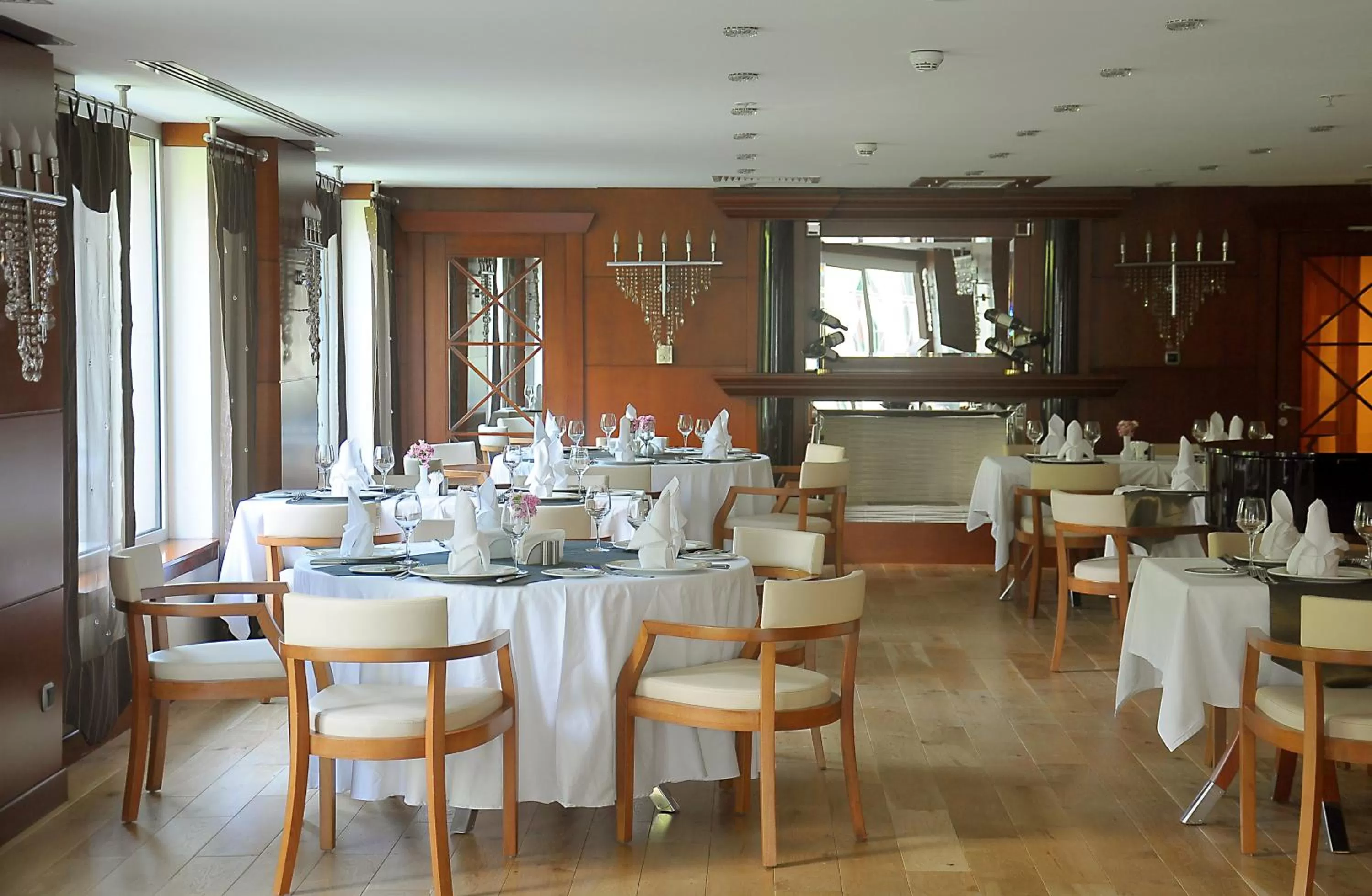 Restaurant/places to eat in Hotel Midi