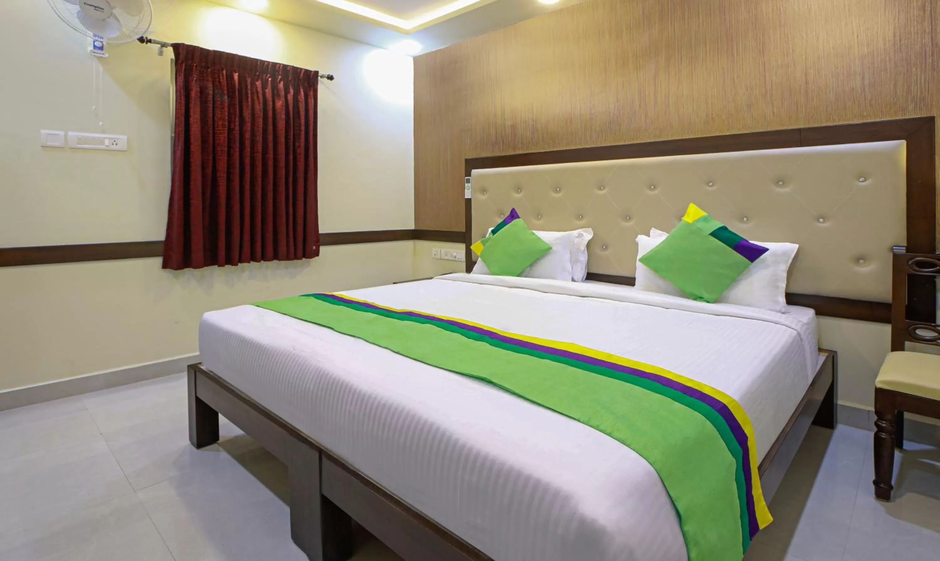 Bedroom, Bed in Treebo Naaz Royal