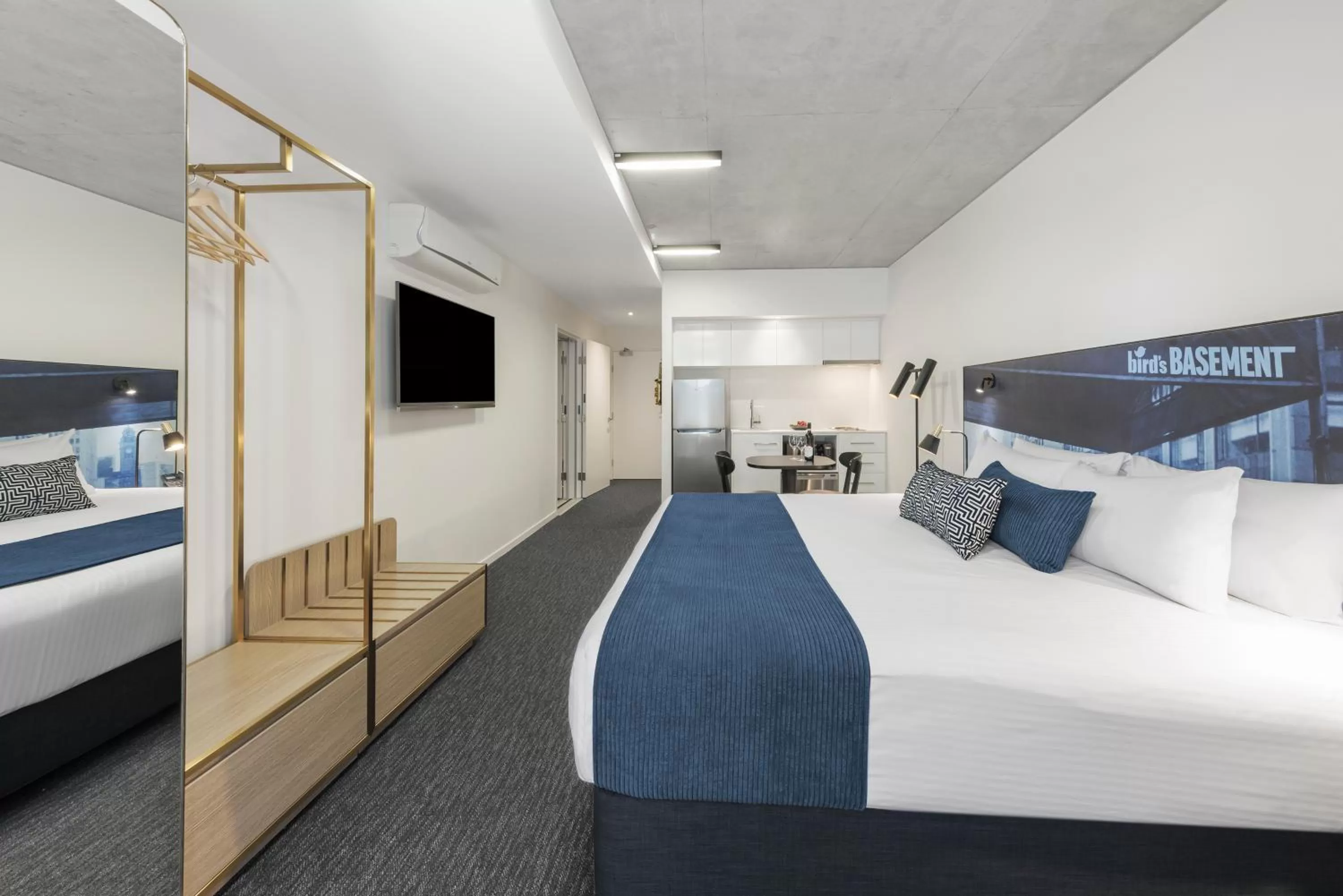 Bed in Mercure Melbourne St Kilda Road