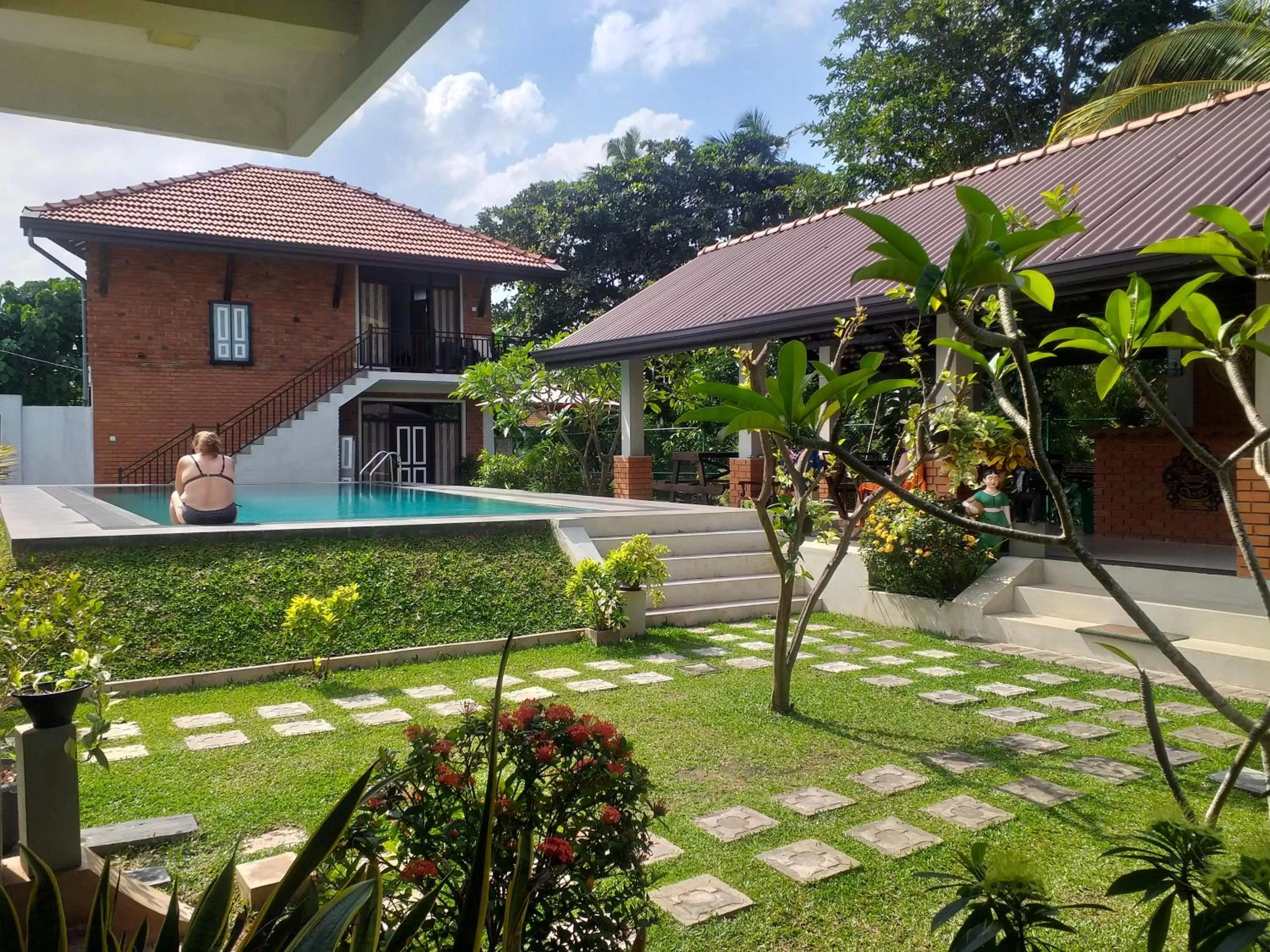 Swimming Pool in Green Wood Villa Negombo