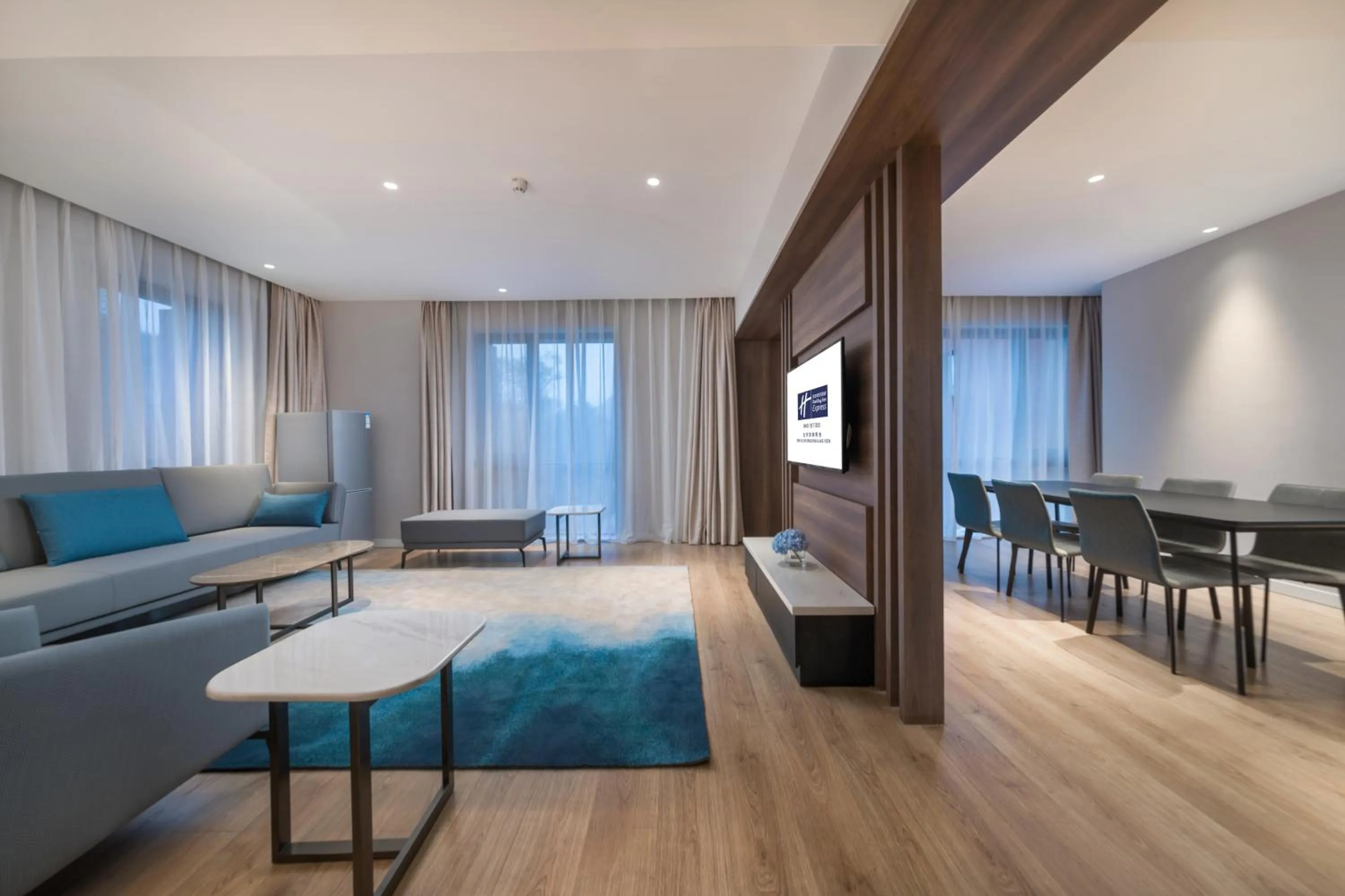 Living room in Holiday Inn Express Beijing Shijingshan Lakeview by IHG