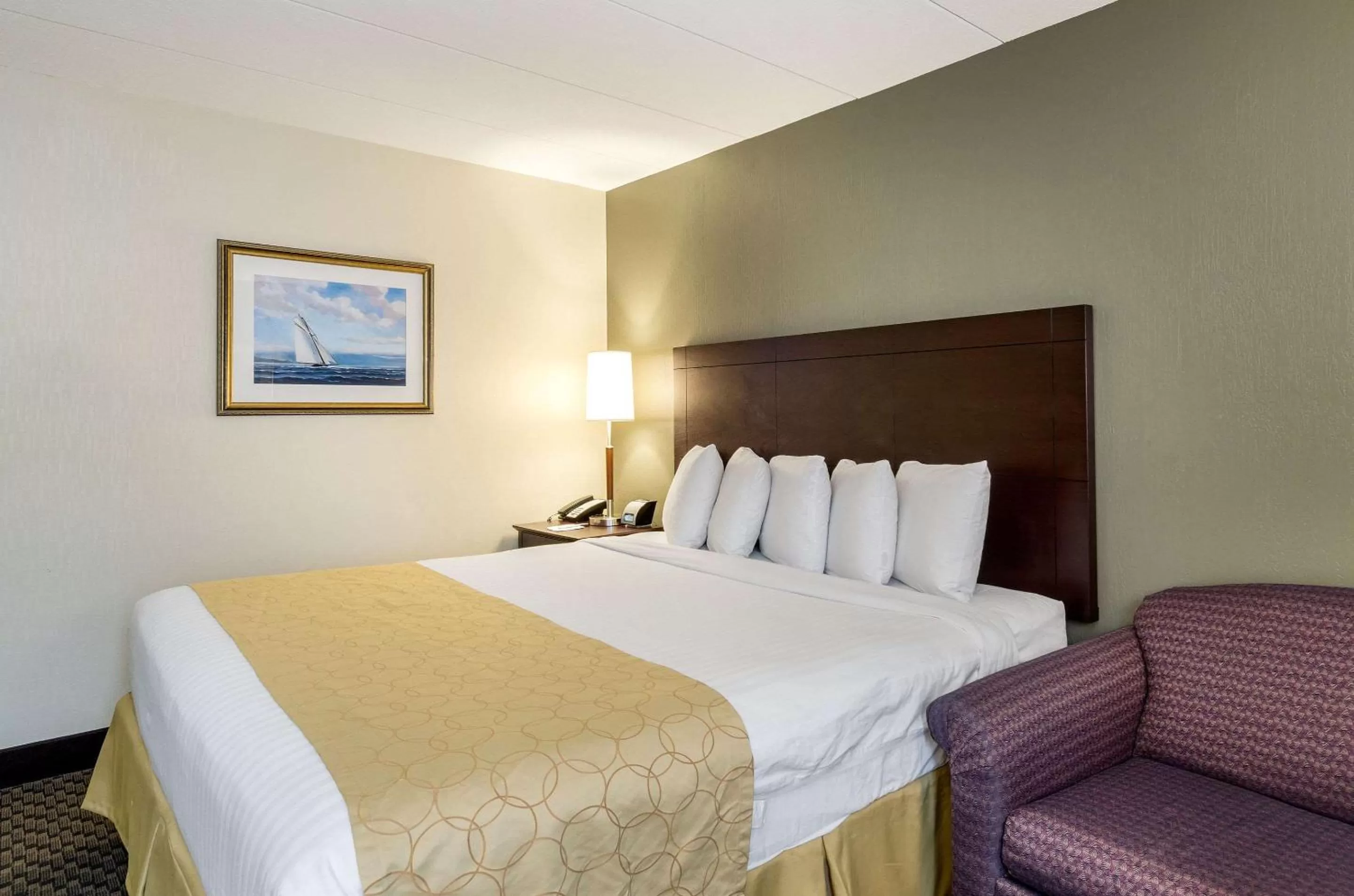 Photo of the whole room, Bed in Clarion Hotel Seekonk - Providence