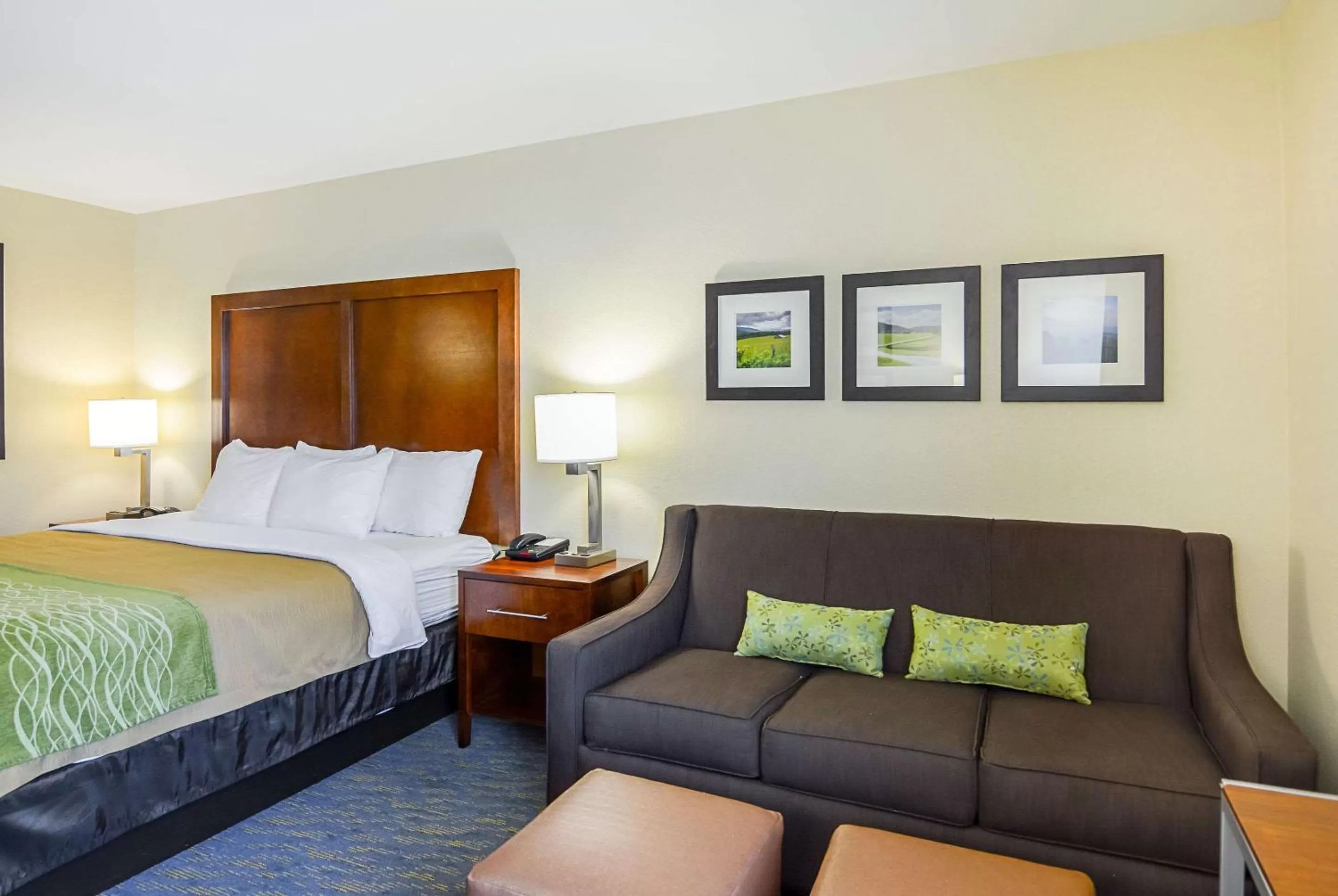 Photo of the whole room, Bed in Comfort Inn Woodstock Shenandoah