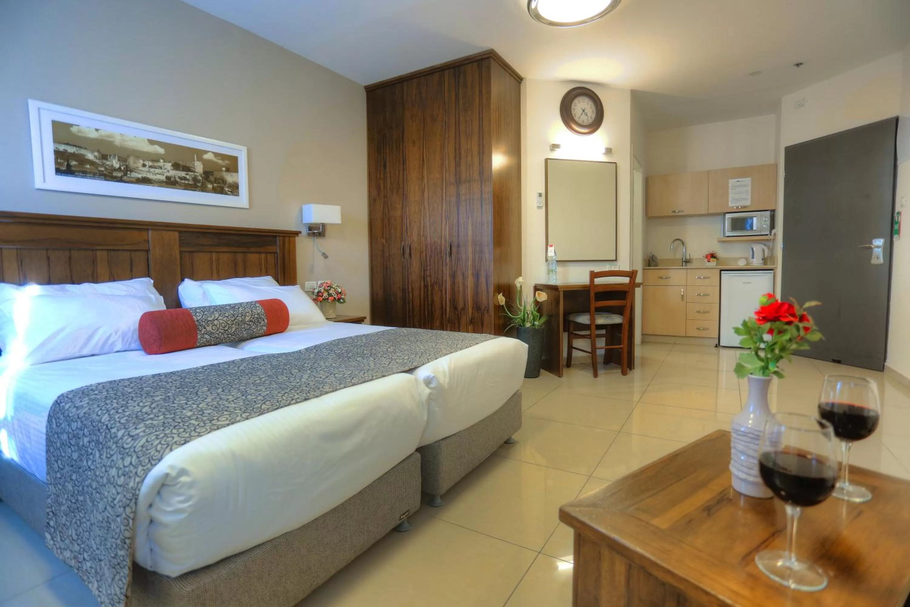 Bedroom, Bed in City Center Jerusalem