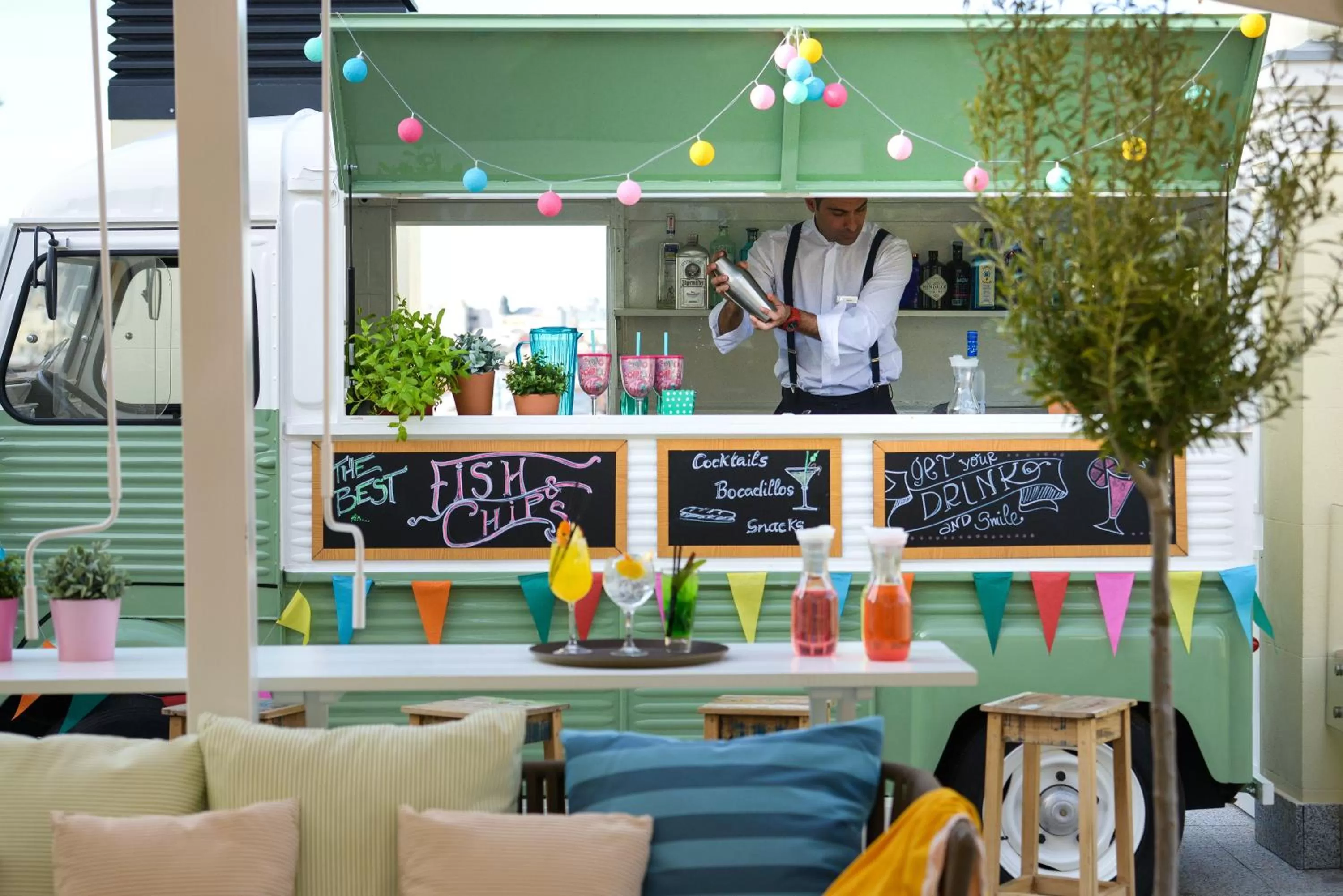 Restaurant/places to eat in Vincci The Mint