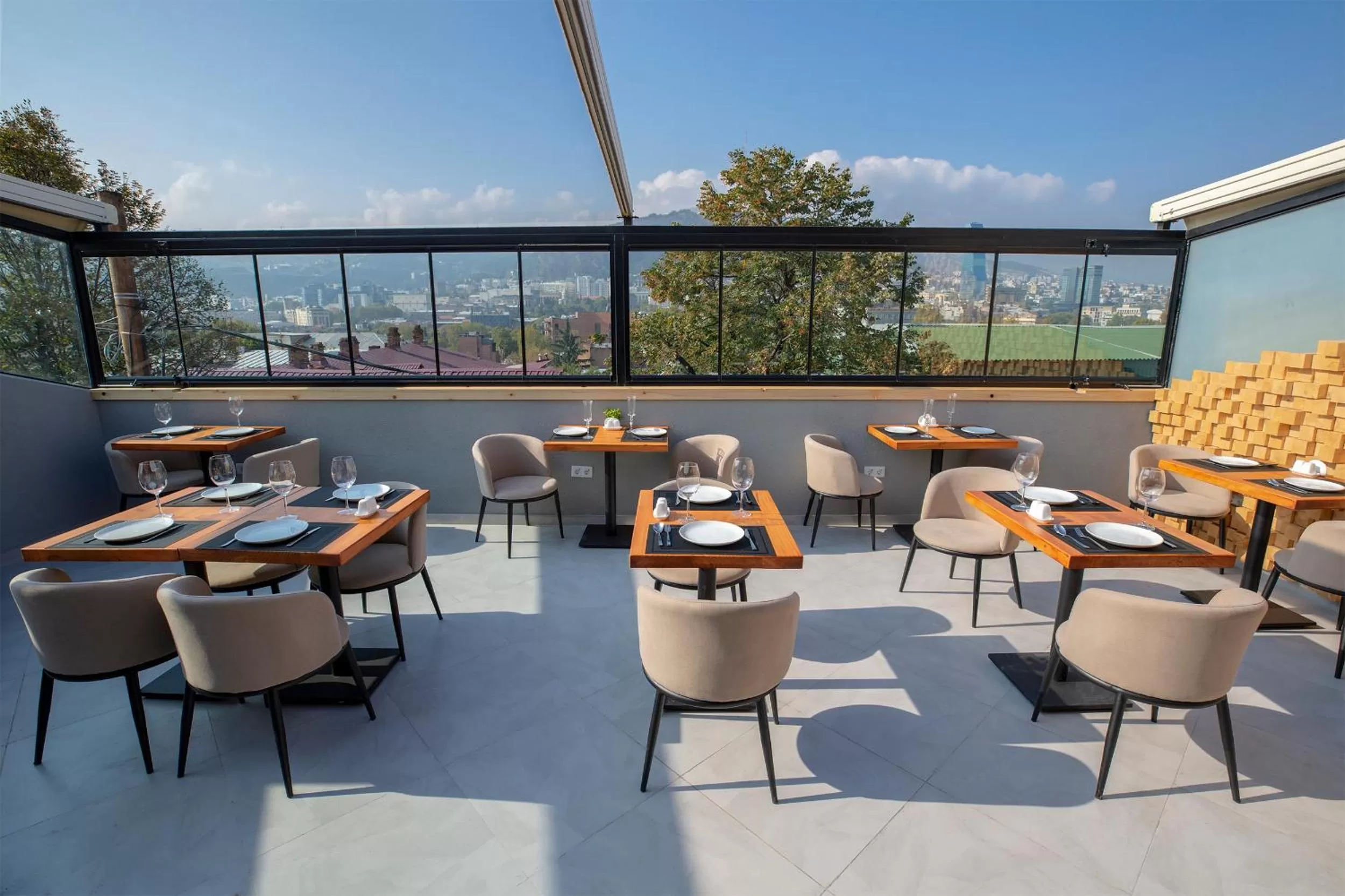 Restaurant/places to eat in Ornament Boutique Hotel