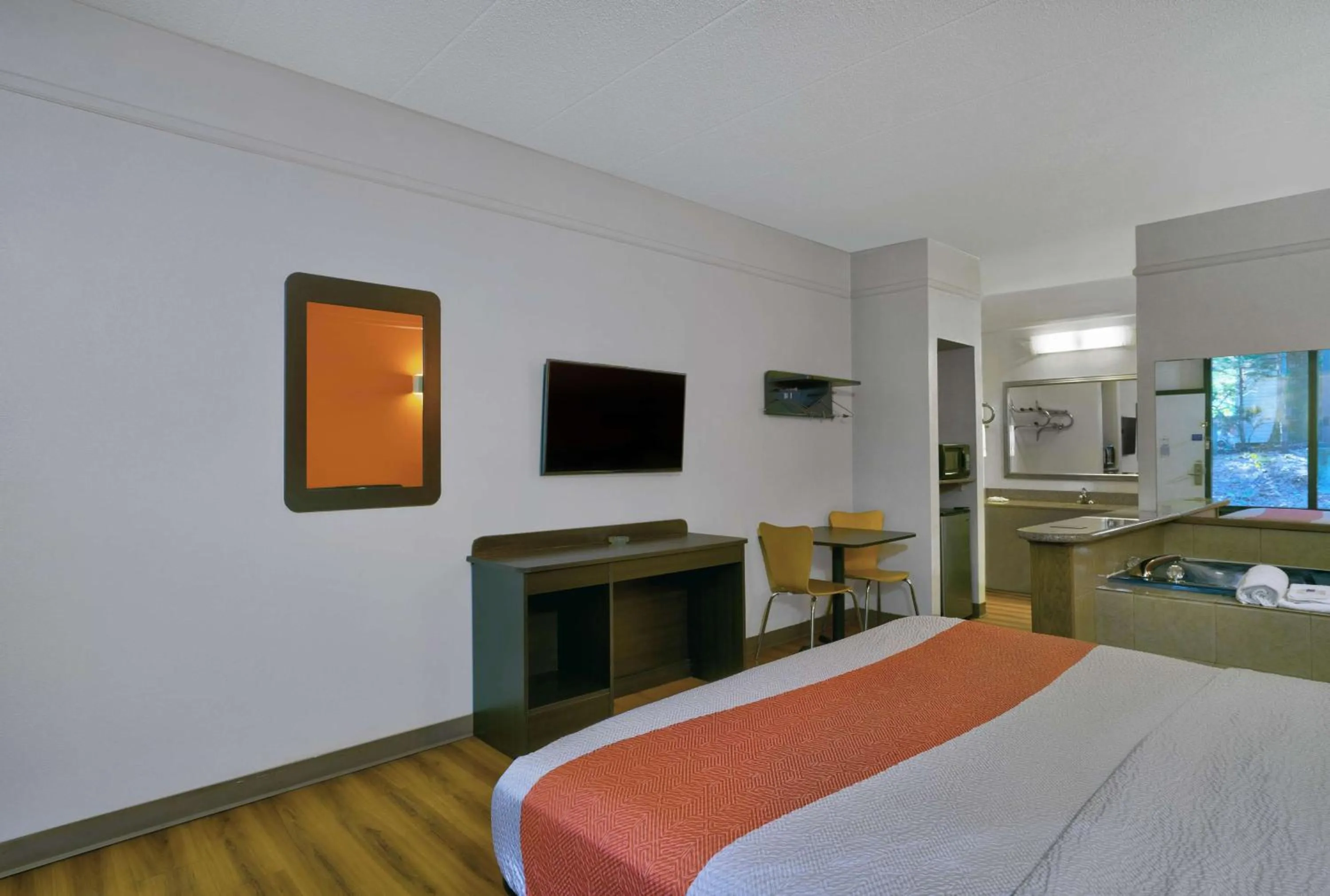 Photo of the whole room, Bed in Motel 6-Seaford, DE