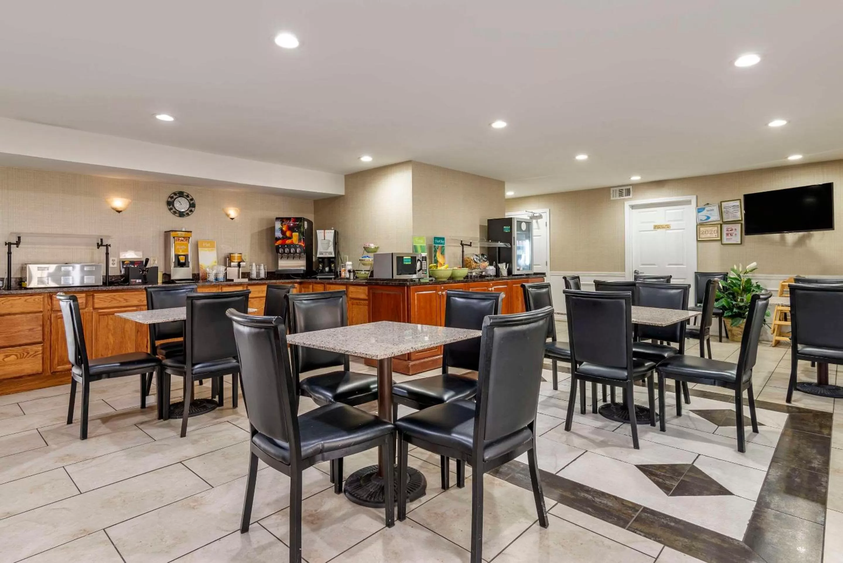 Breakfast in Quality Inn Conyers I-20