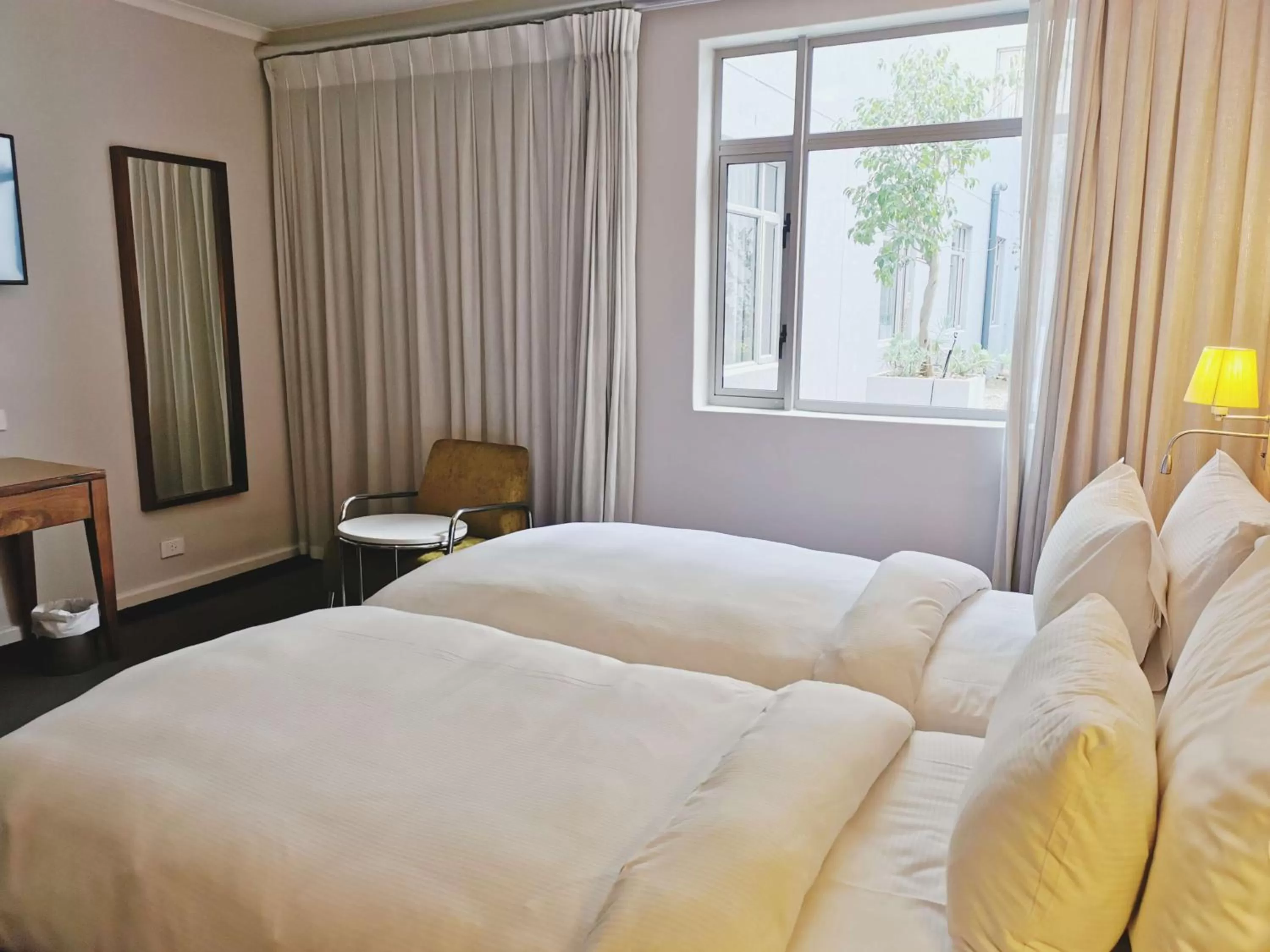 Bed in DoubleTree by Hilton Cape Town Upper Eastside