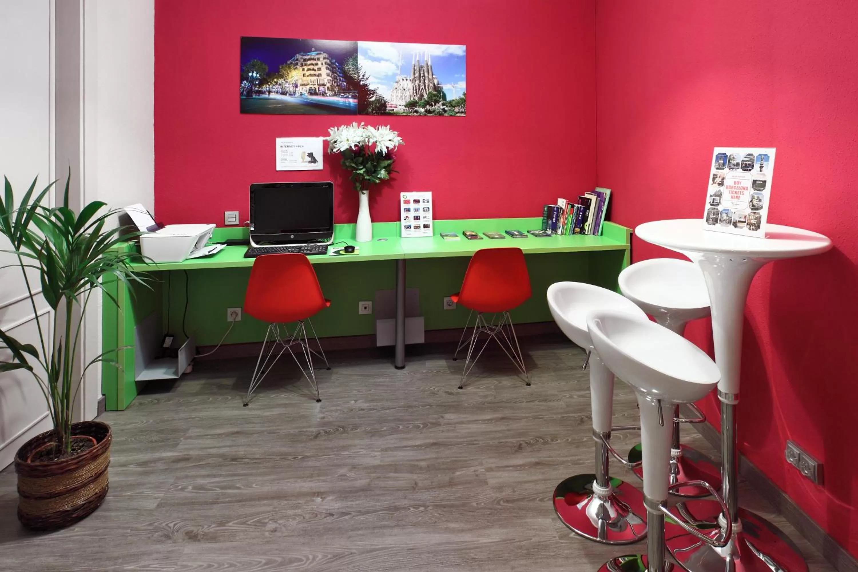 Communal lounge/ TV room in Hotel Ginebra