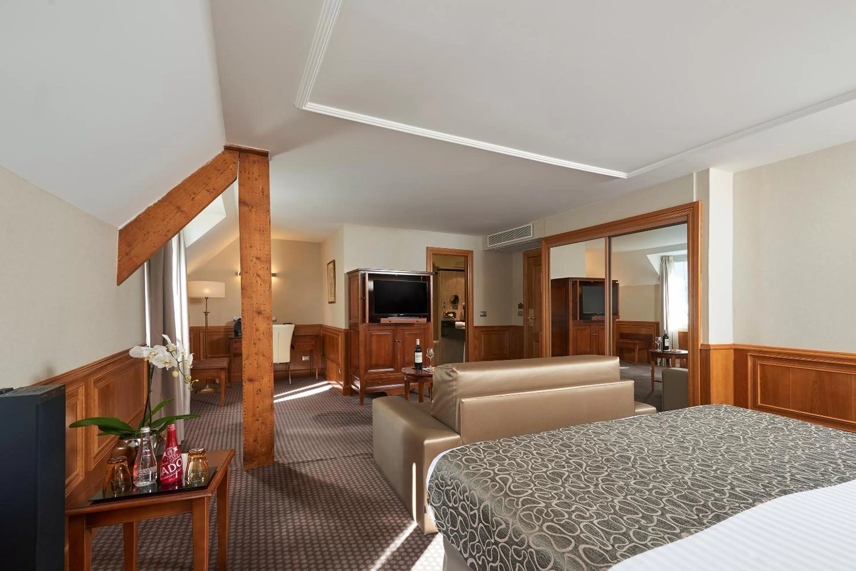 Seating area in Meliá Paris Vendôme