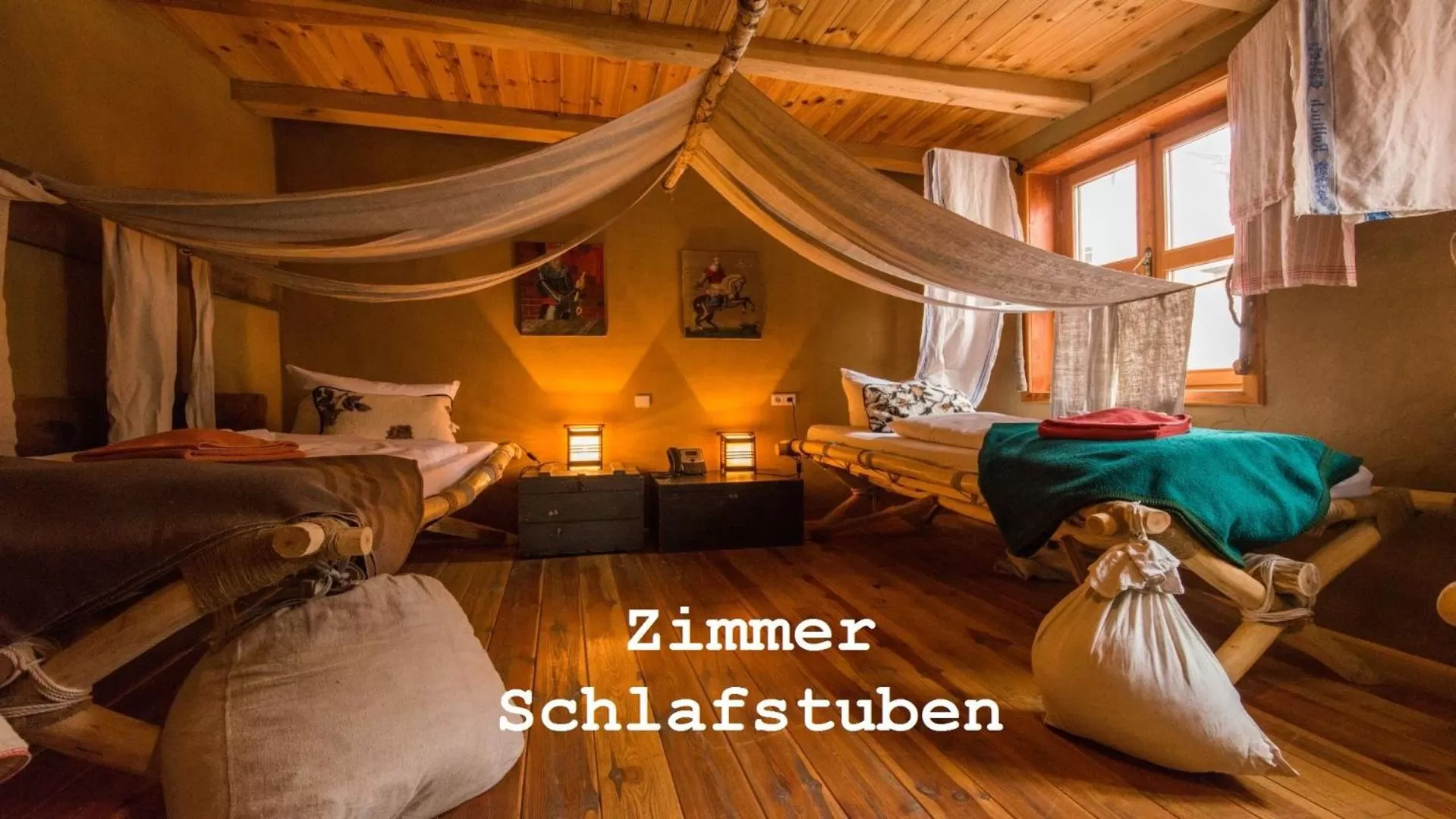 Photo of the whole room, Bed in Exempel Schlafstuben und Quartier Langer Hals