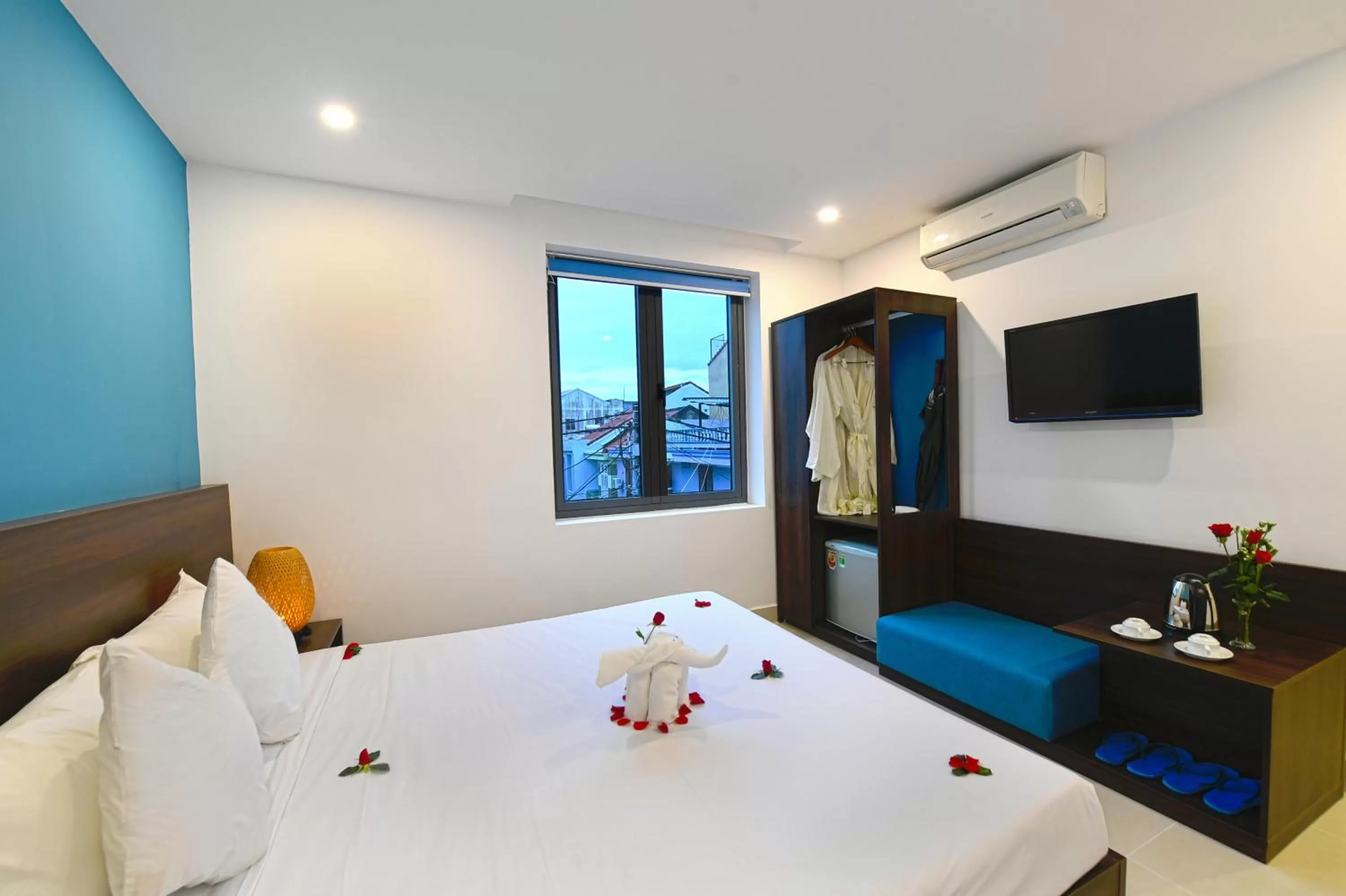 Photo of the whole room, Bed in Hoi An Dream City Hotel