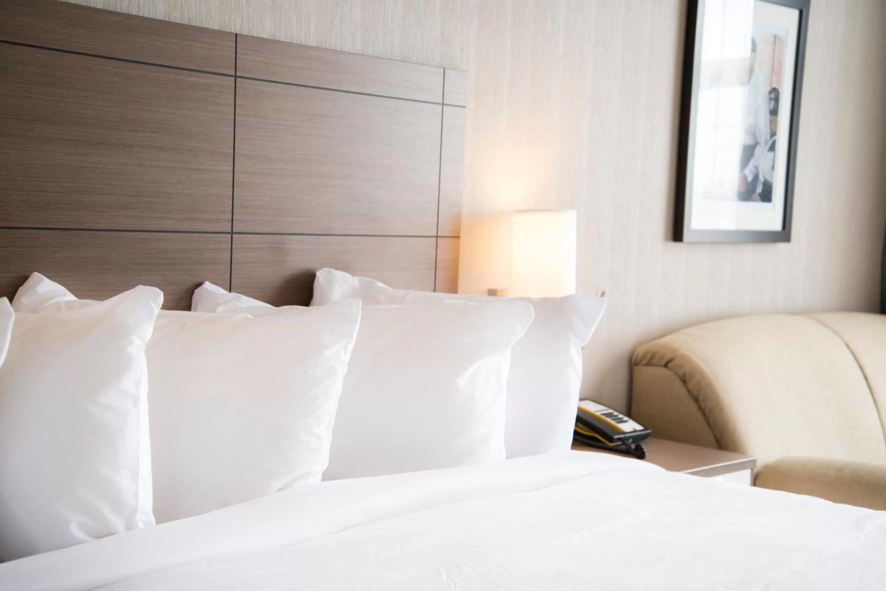 Bed in Quality Inn Sept-Iles