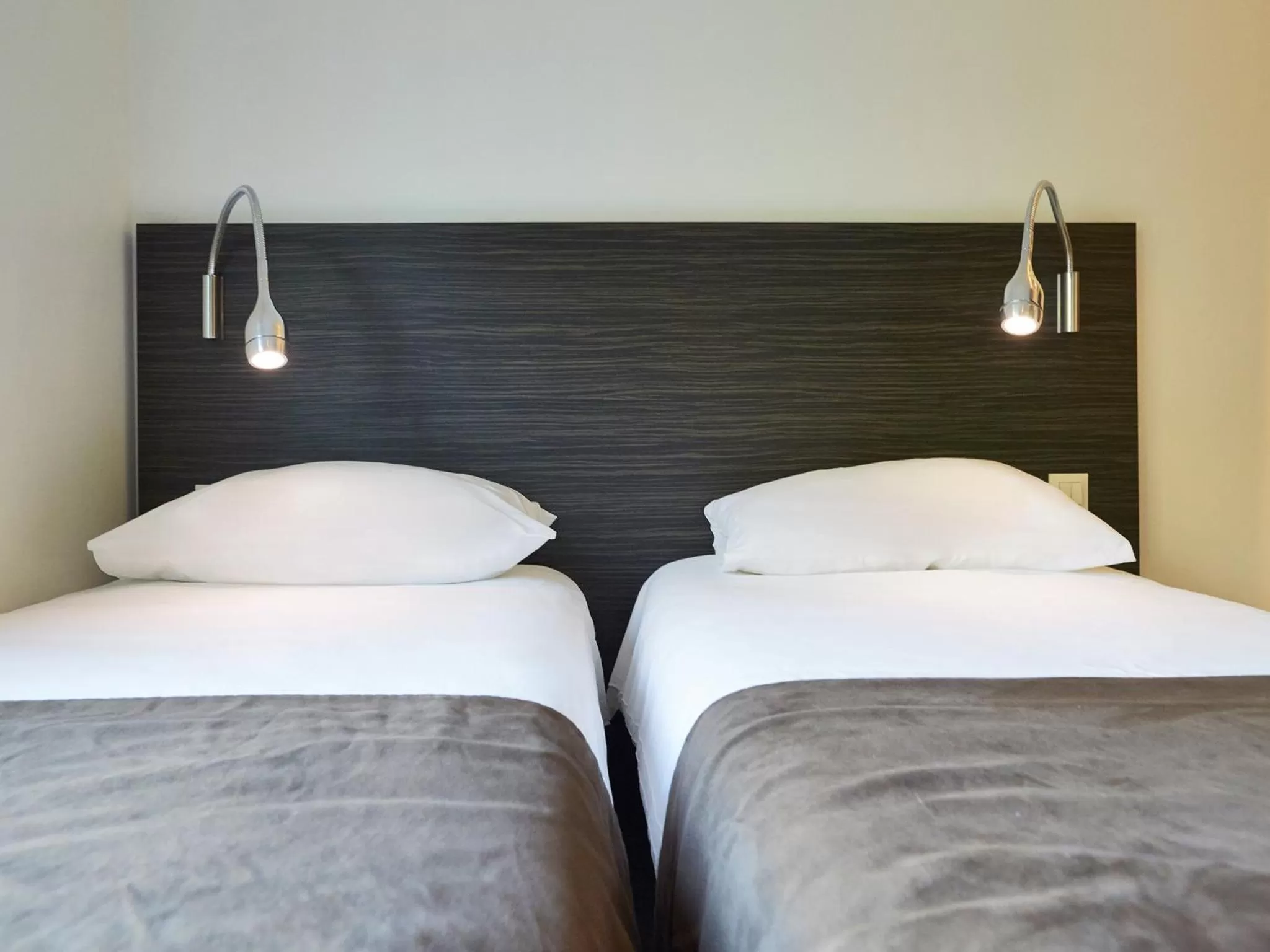 Bed in Kyriad Nantes Centre Graslin