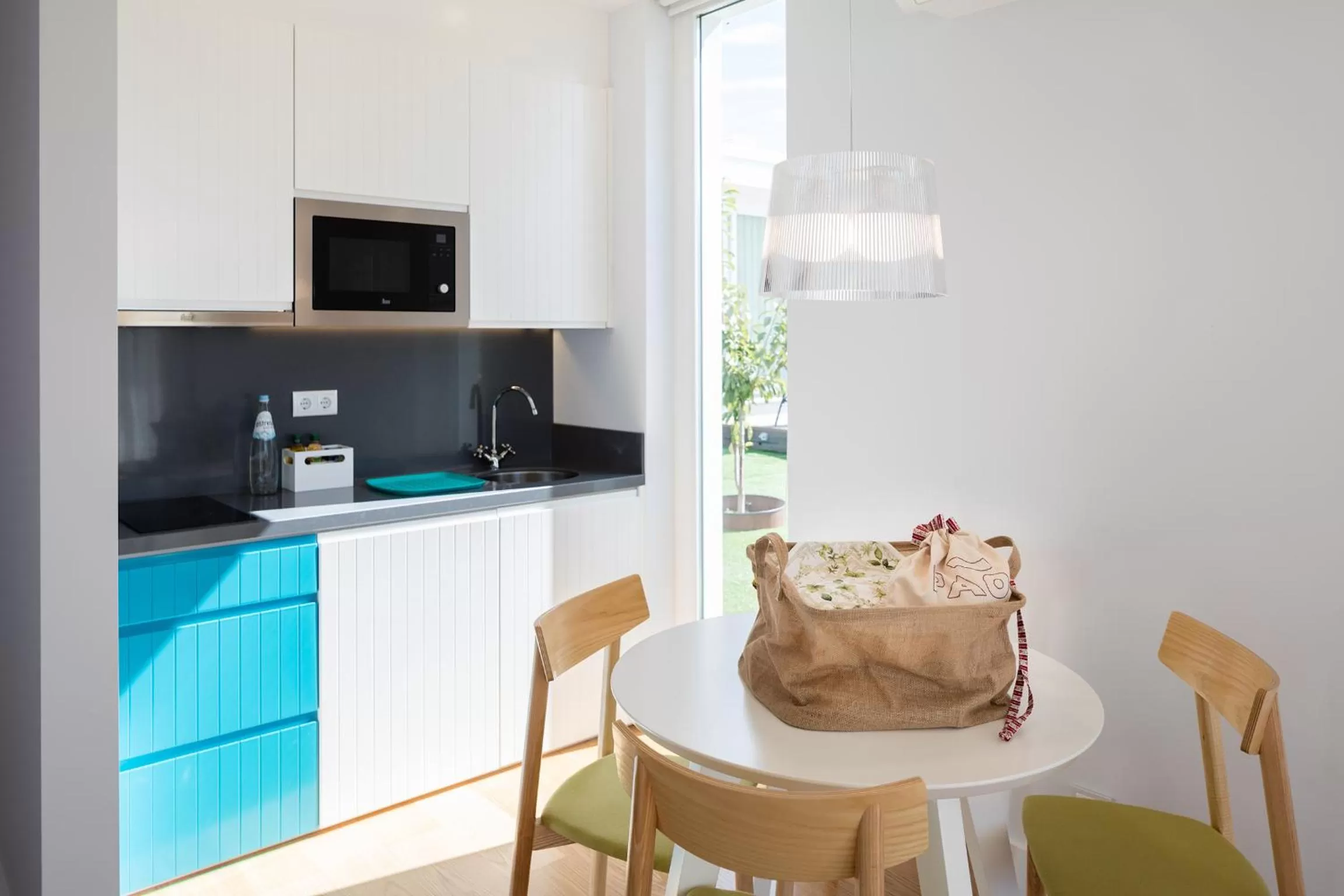 Kitchen or kitchenette in Cerca Design House