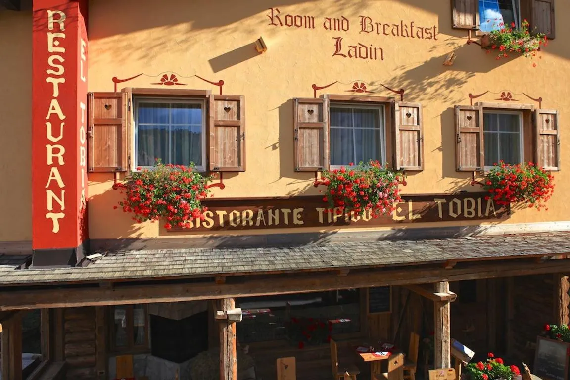 Facade/entrance in Garnì Ladin