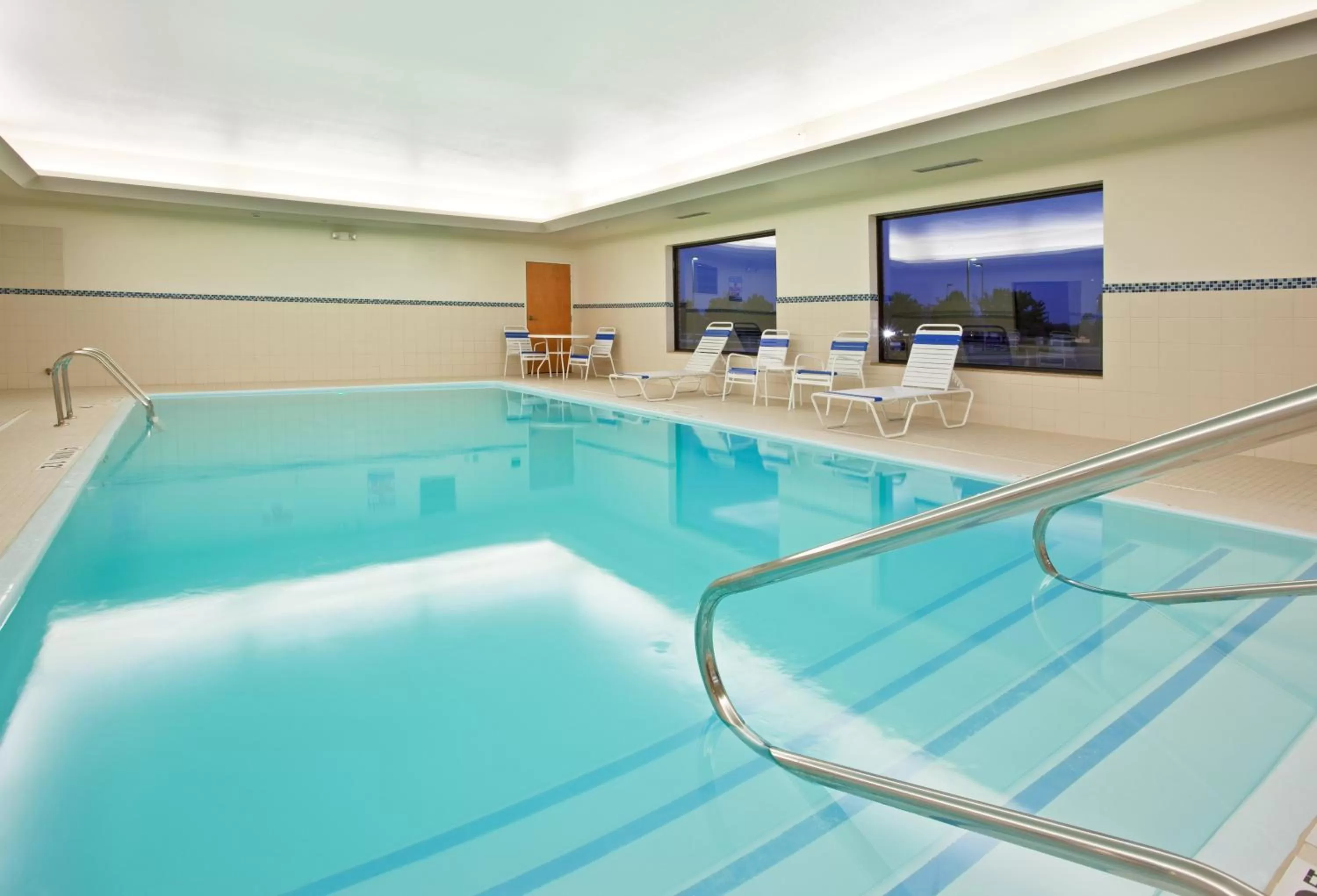 Swimming pool in Holiday Inn Express Hotel & Suites Bay City by IHG
