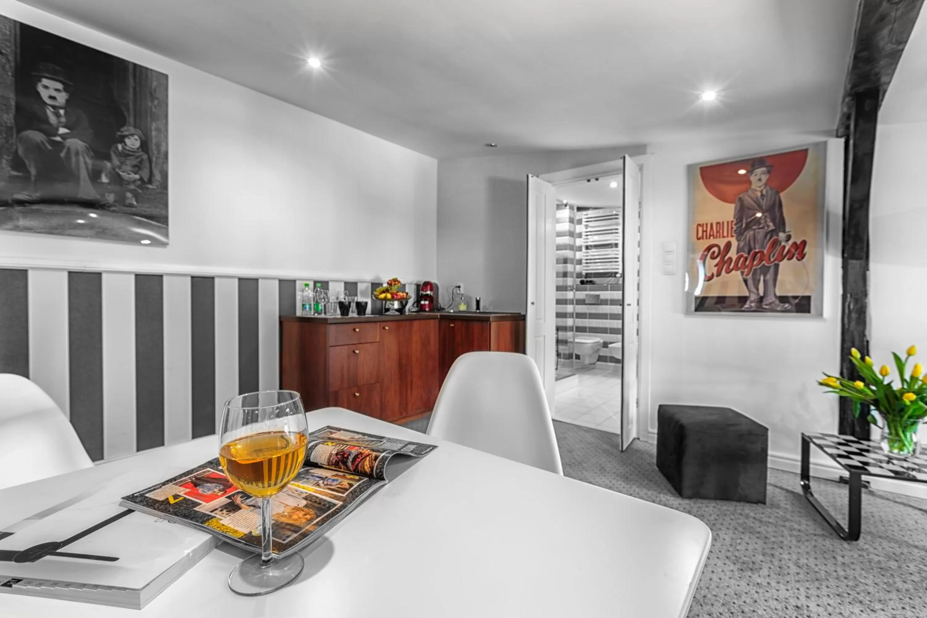 Coffee/tea facilities in Stare Kino Cinema Residence