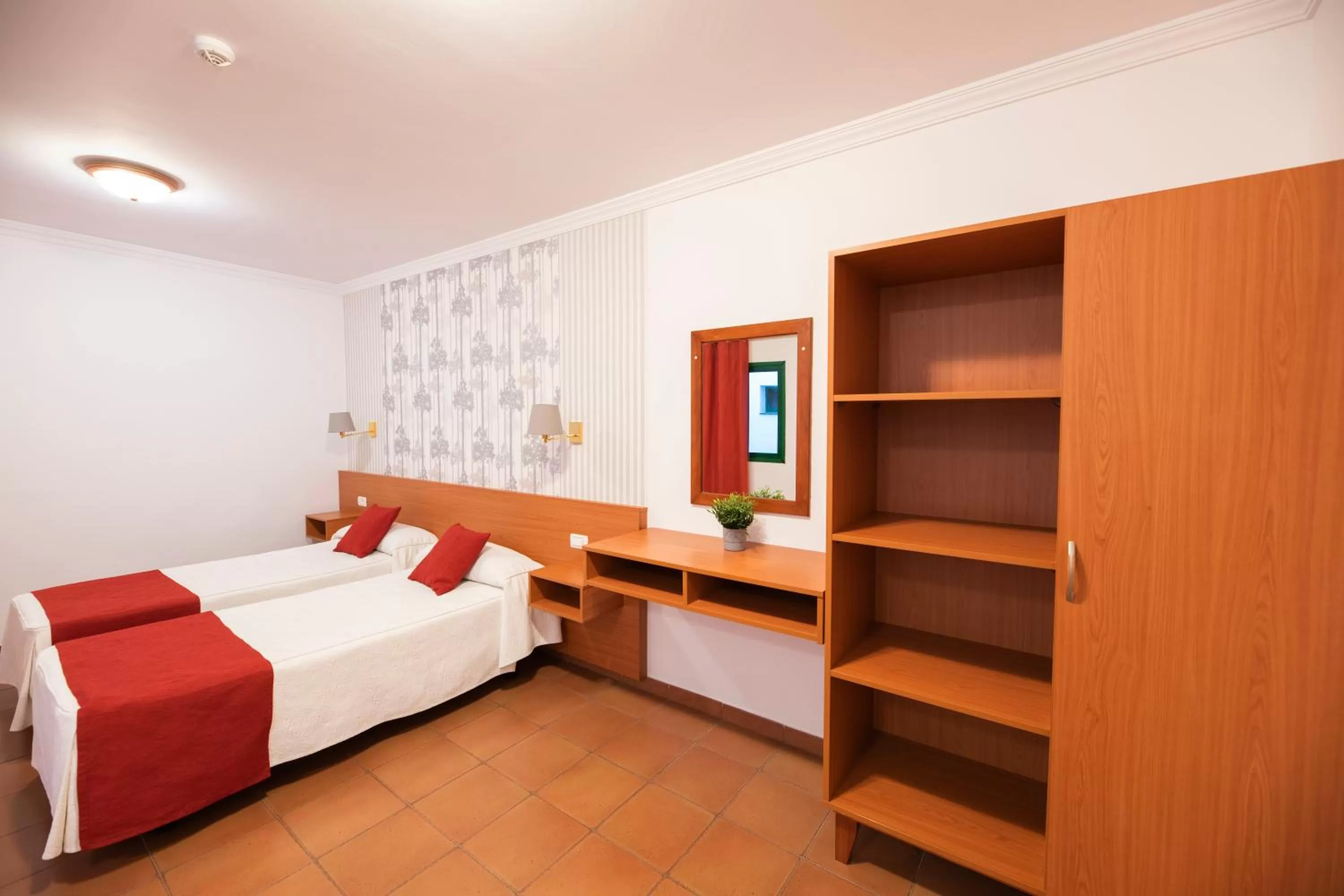 Photo of the whole room, Bed in Hotel Apartamentos Villa Gomera