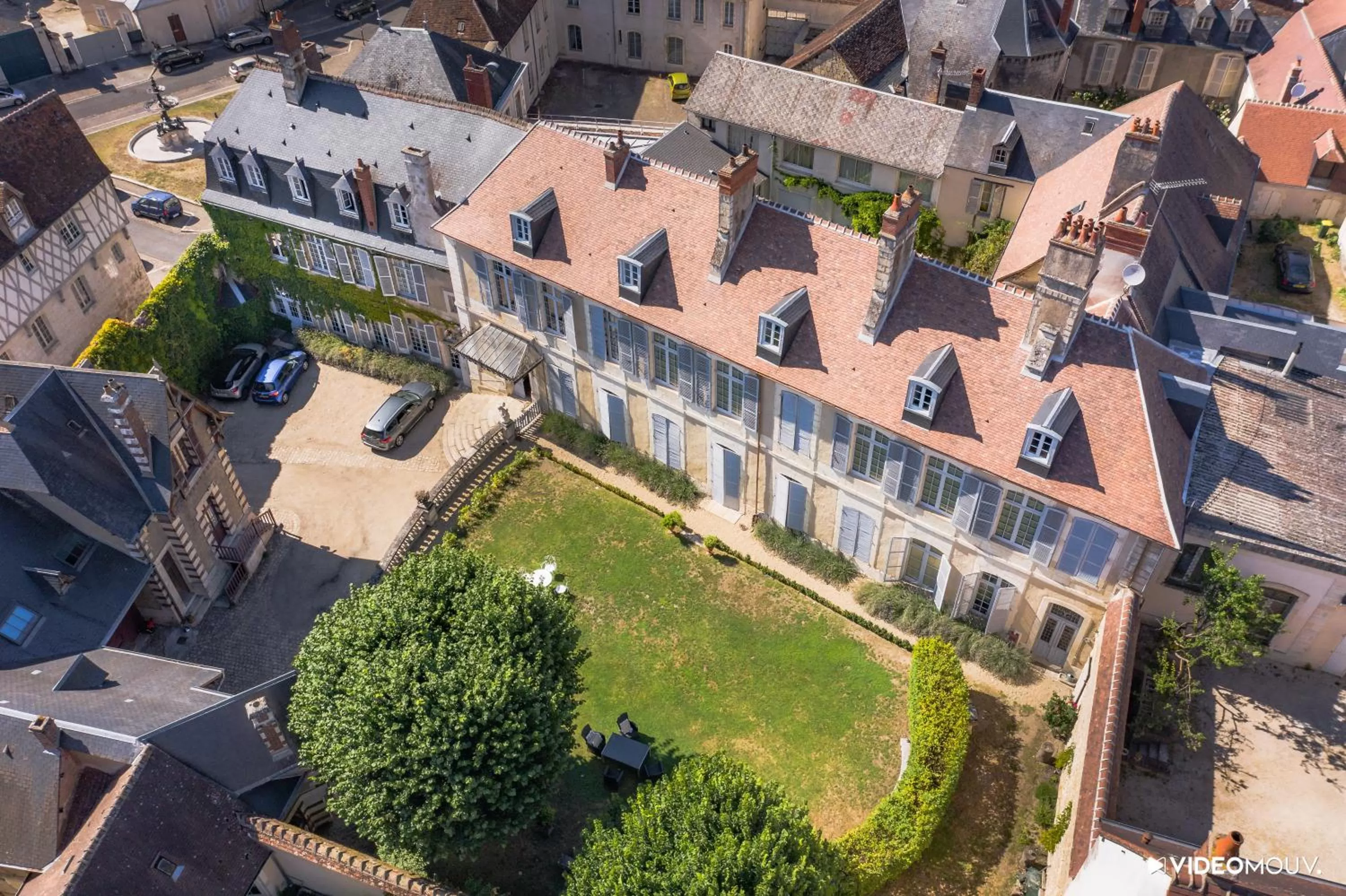 Property building, Bird's-eye View in L'Hotel de Panette, Un exceptionnel château en ville - Chambres historiques, parking - Petit Déjeuner offert