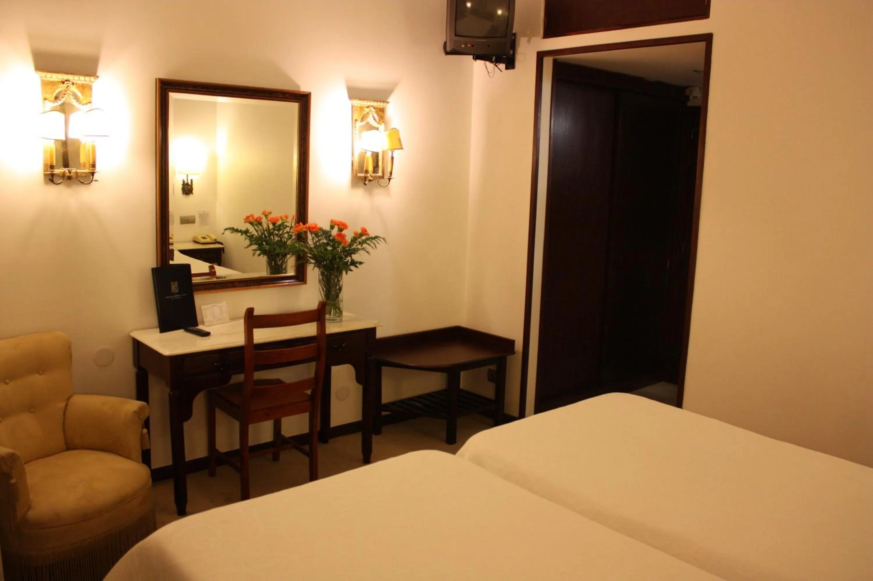 Photo of the whole room, Bed in Hotel Vice-Rei