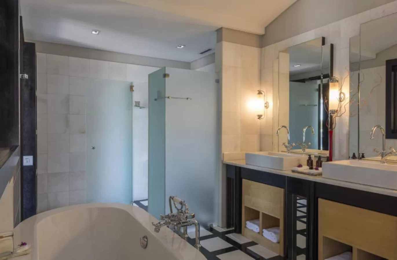 Shower in No5 Boutique Art Hotel by Mantis