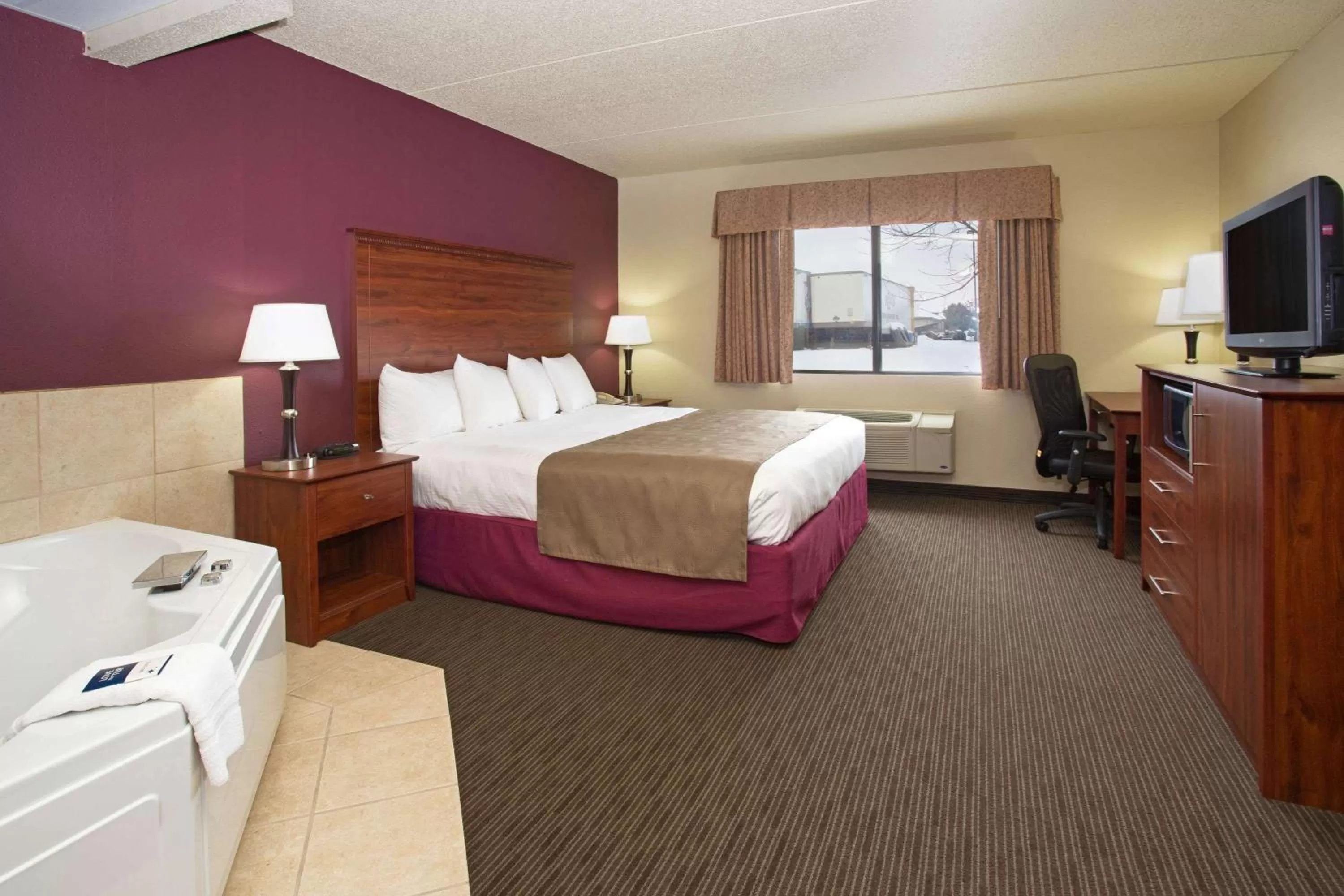 Photo of the whole room, Bed in AmericInn by Wyndham New London