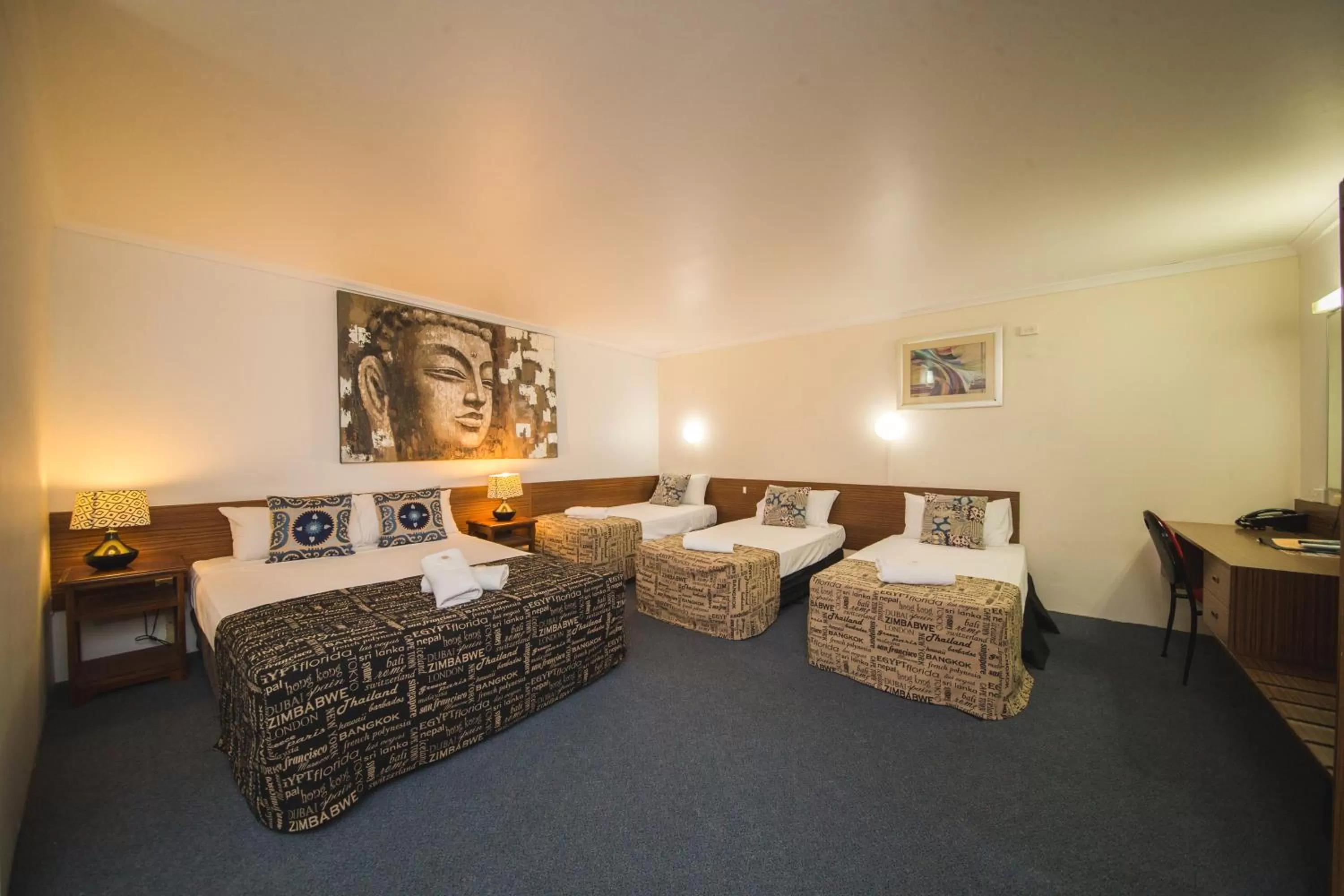 Bed in Hampton Villa Motel