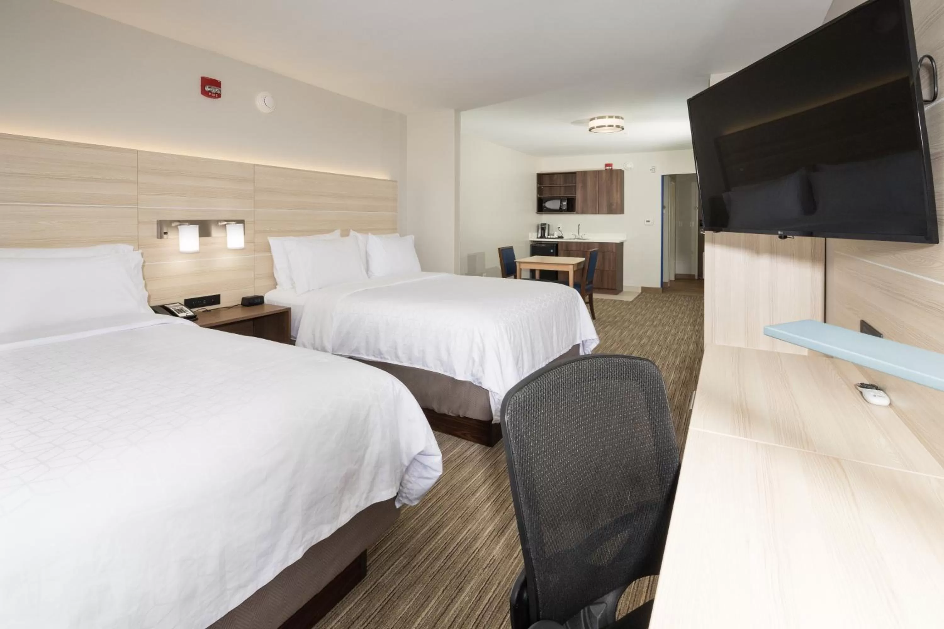 Bedroom, Bed in Holiday Inn Express & Suites - Portage by IHG