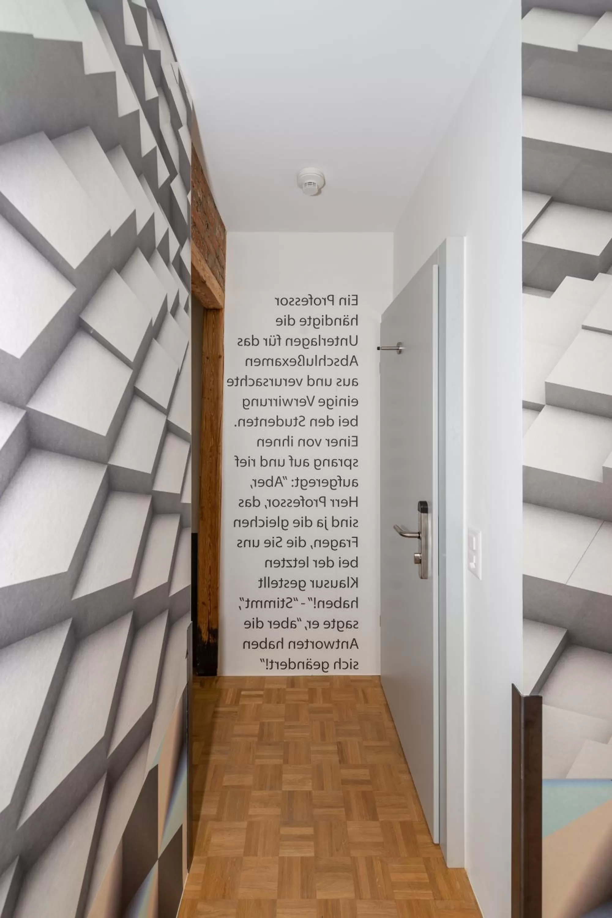 Decorative detail in Boutique Hotel BS16 before Bern City Parking gratis