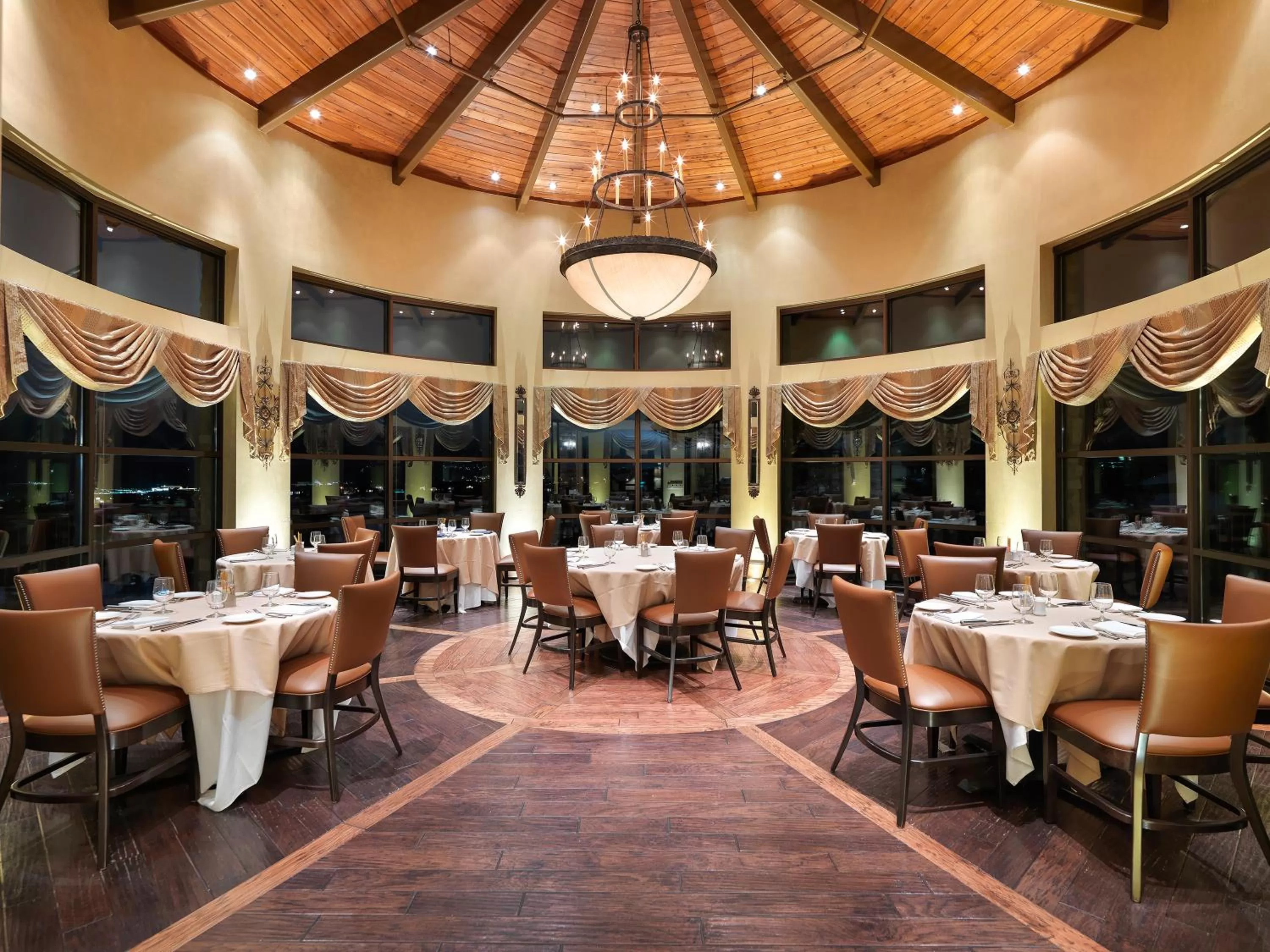 Restaurant/places to eat in Flying Horse Resort & Club