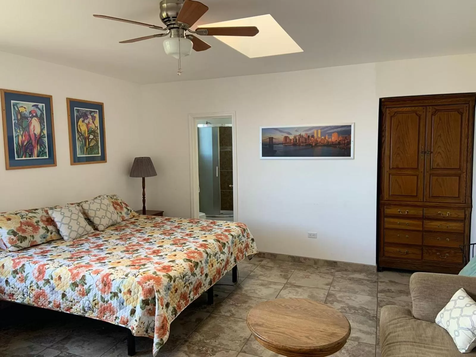 wardrobe, Bed in Poco Cielo Hotel