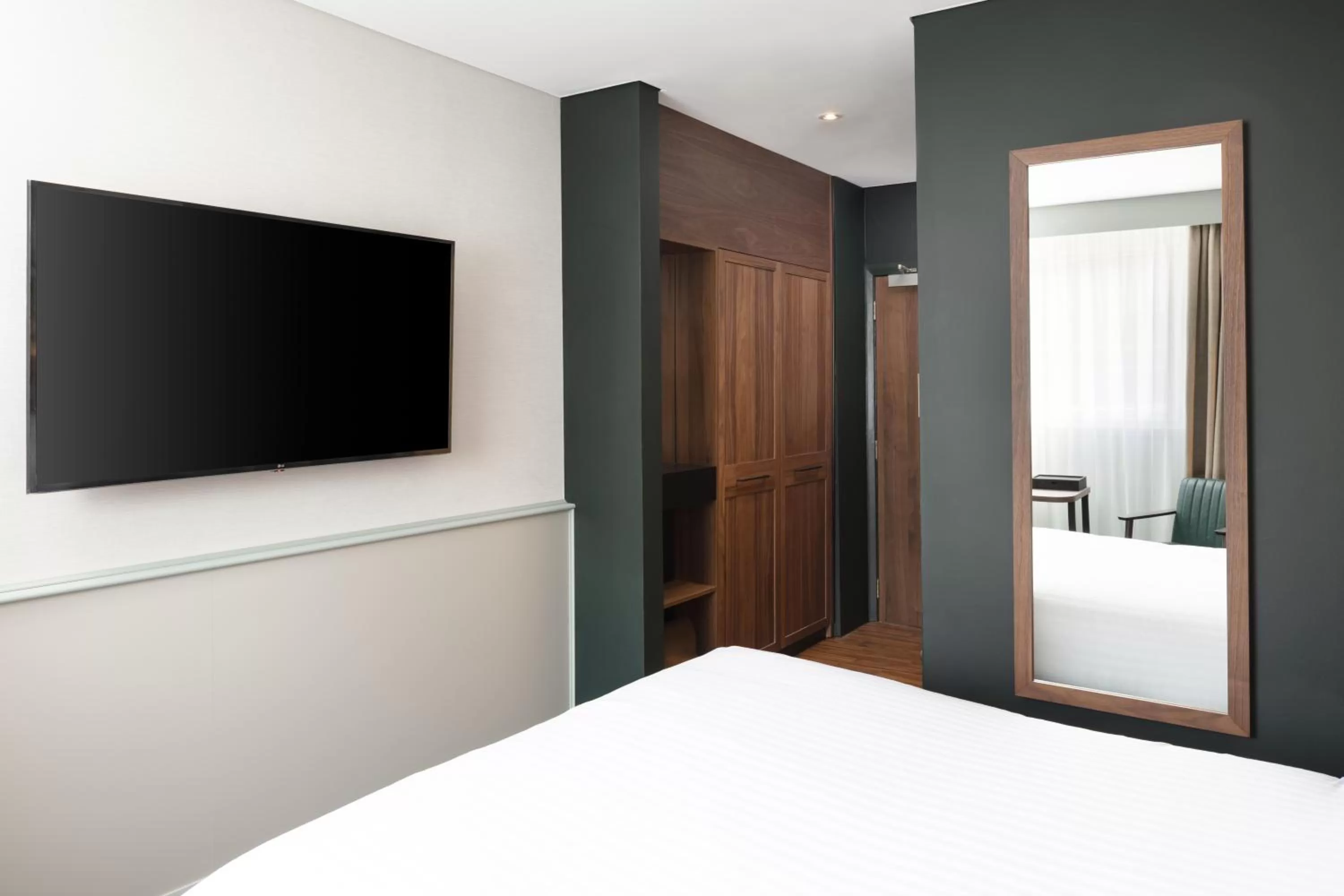 Bedroom, Bed in Four Points by Sheraton Edinburgh